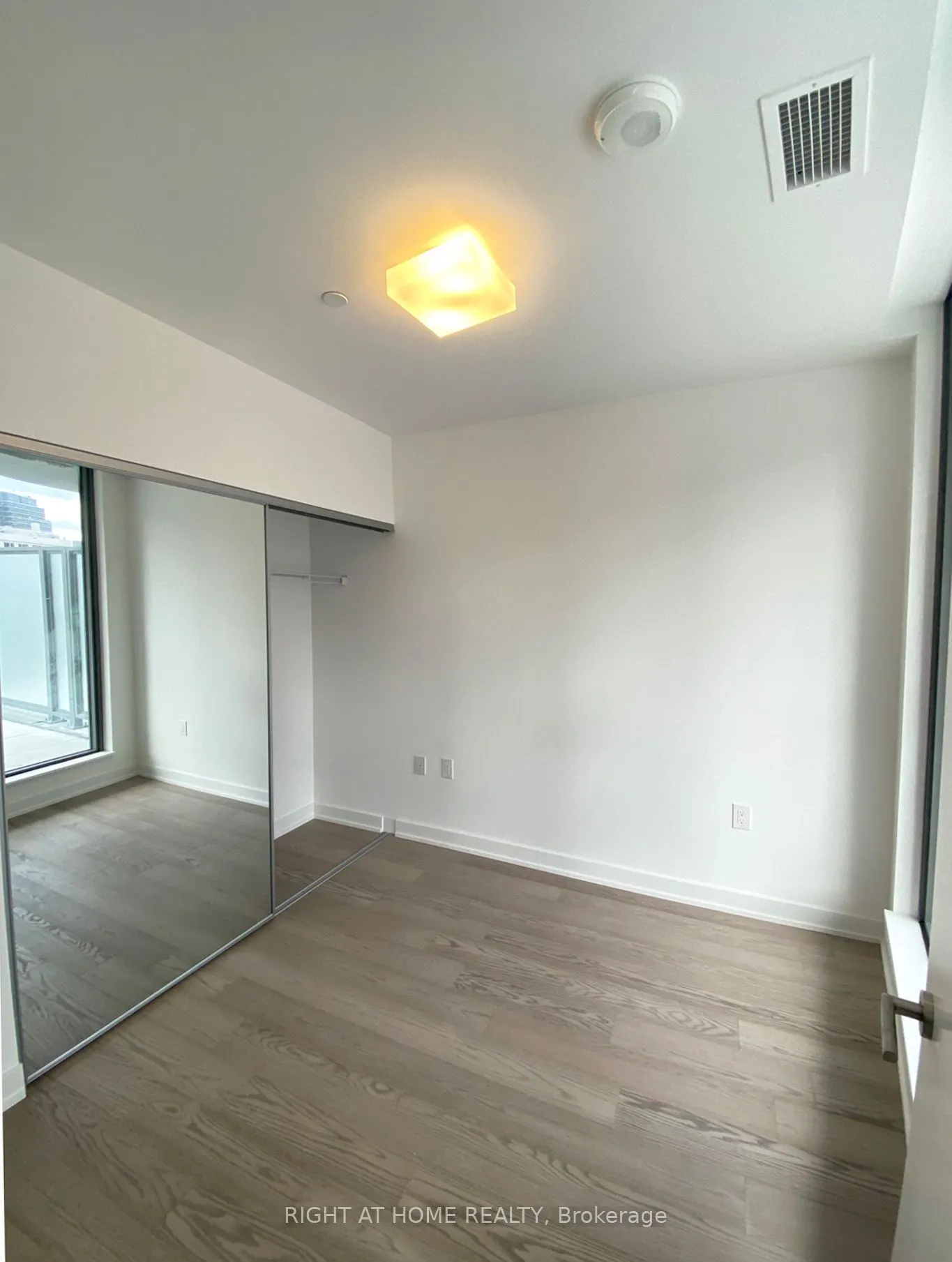 11 Wellesley Street W, #606