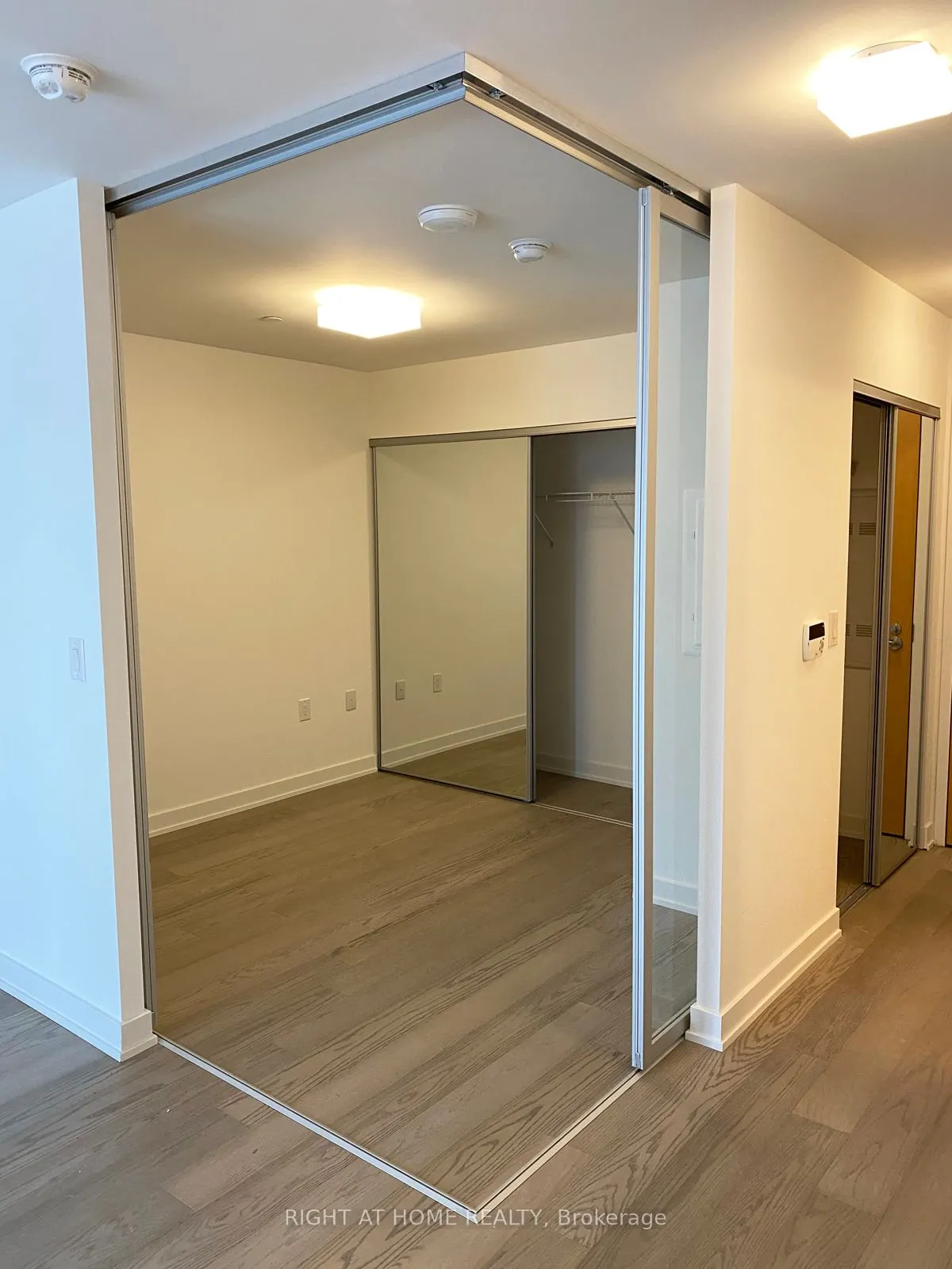 11 Wellesley Street W, #606