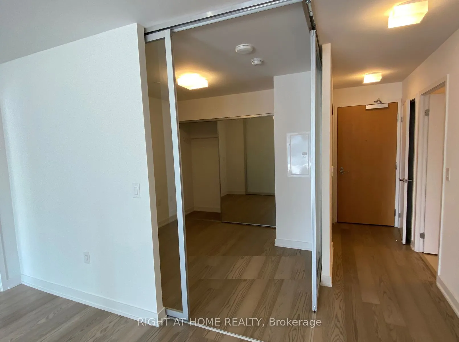 11 Wellesley Street W, #606