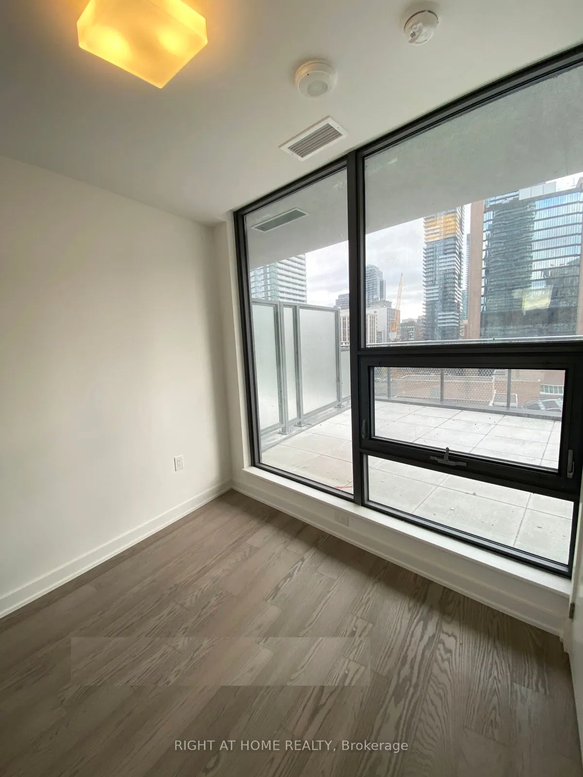 11 Wellesley Street W, #606