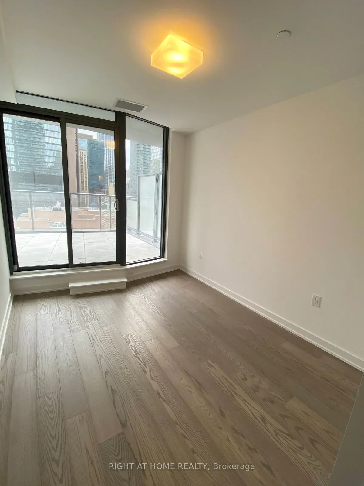 11 Wellesley Street W, #606