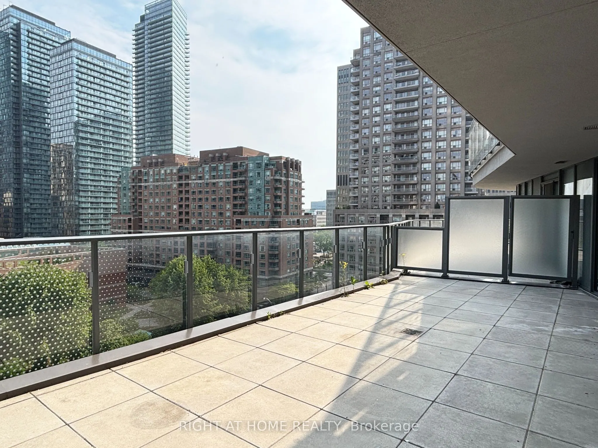 11 Wellesley Street W, #606