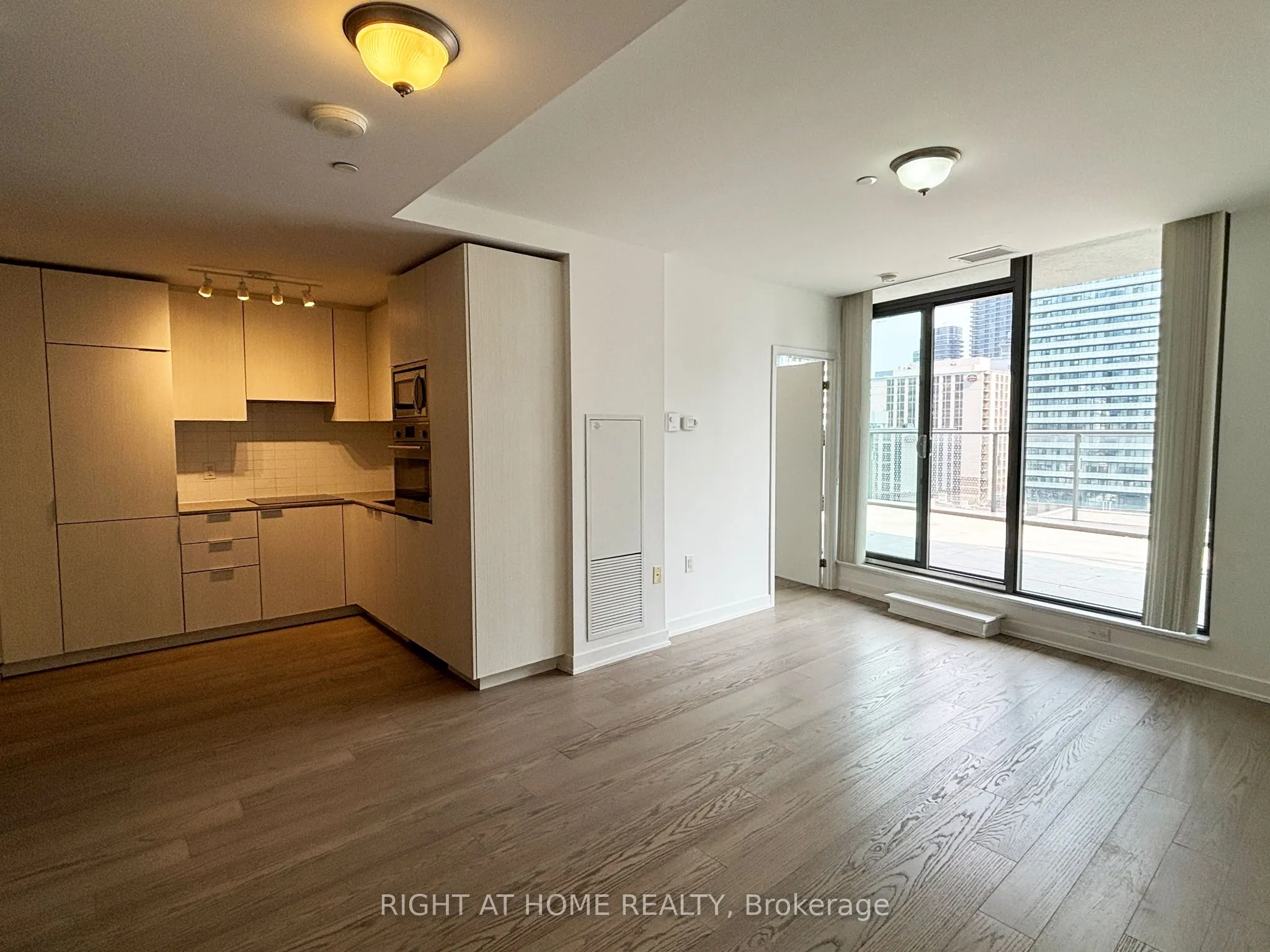 11 Wellesley Street W, #606