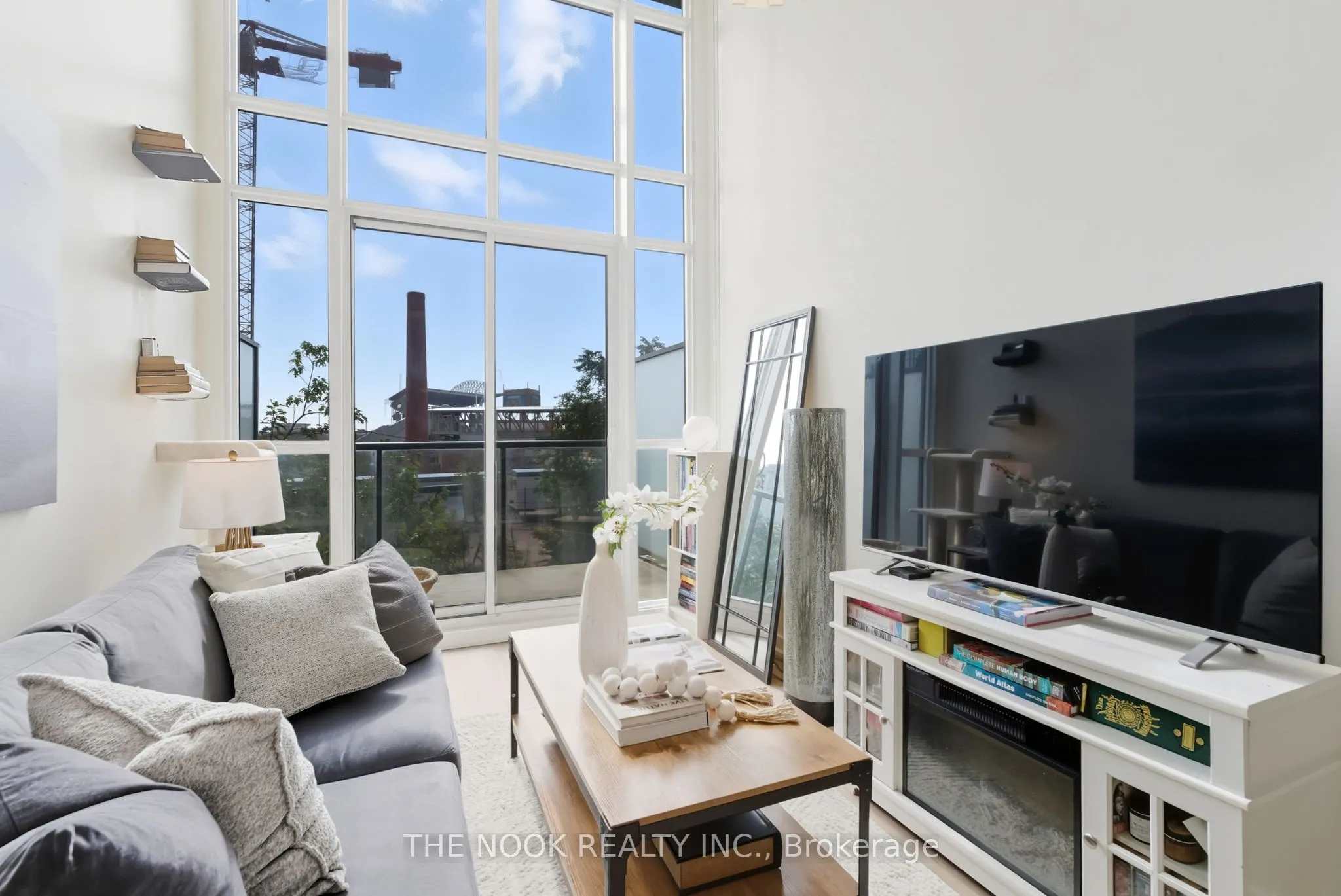 5 Hanna Avenue, #309