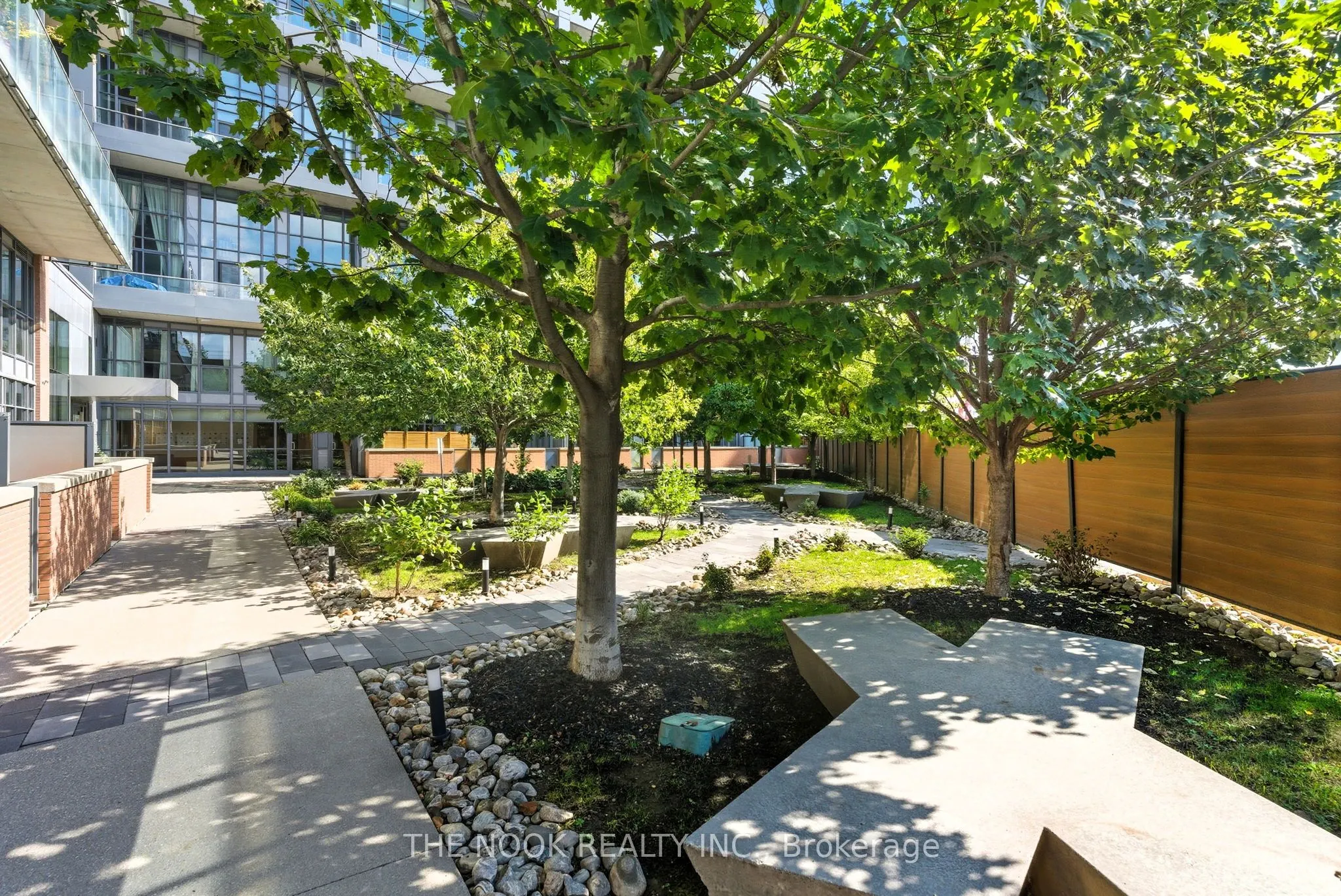 5 Hanna Avenue, #309