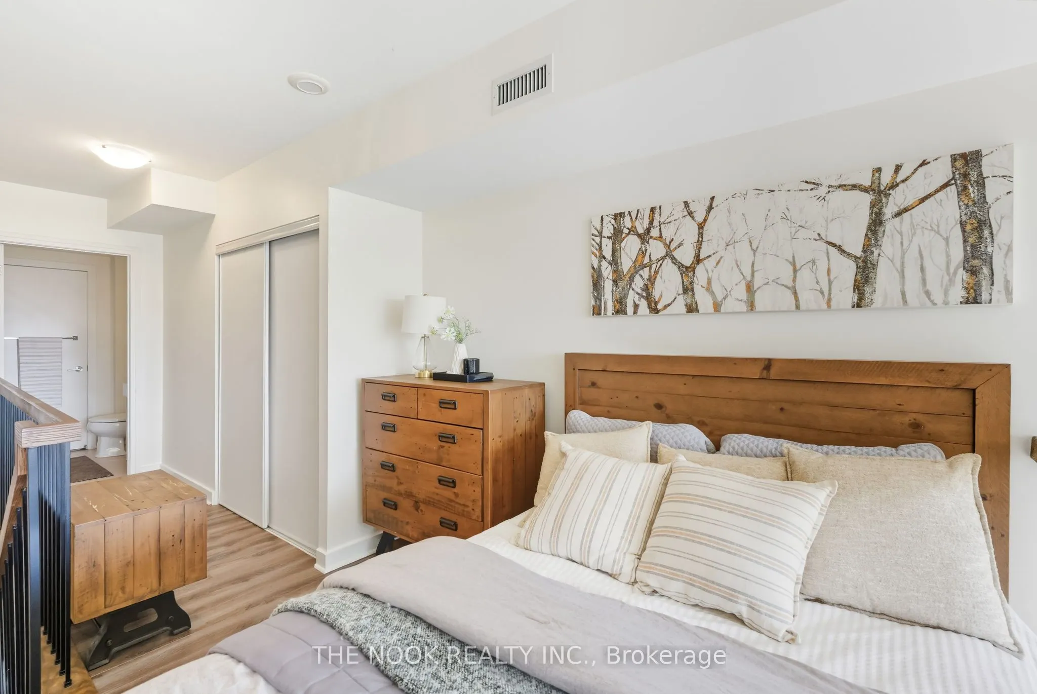 5 Hanna Avenue, #309