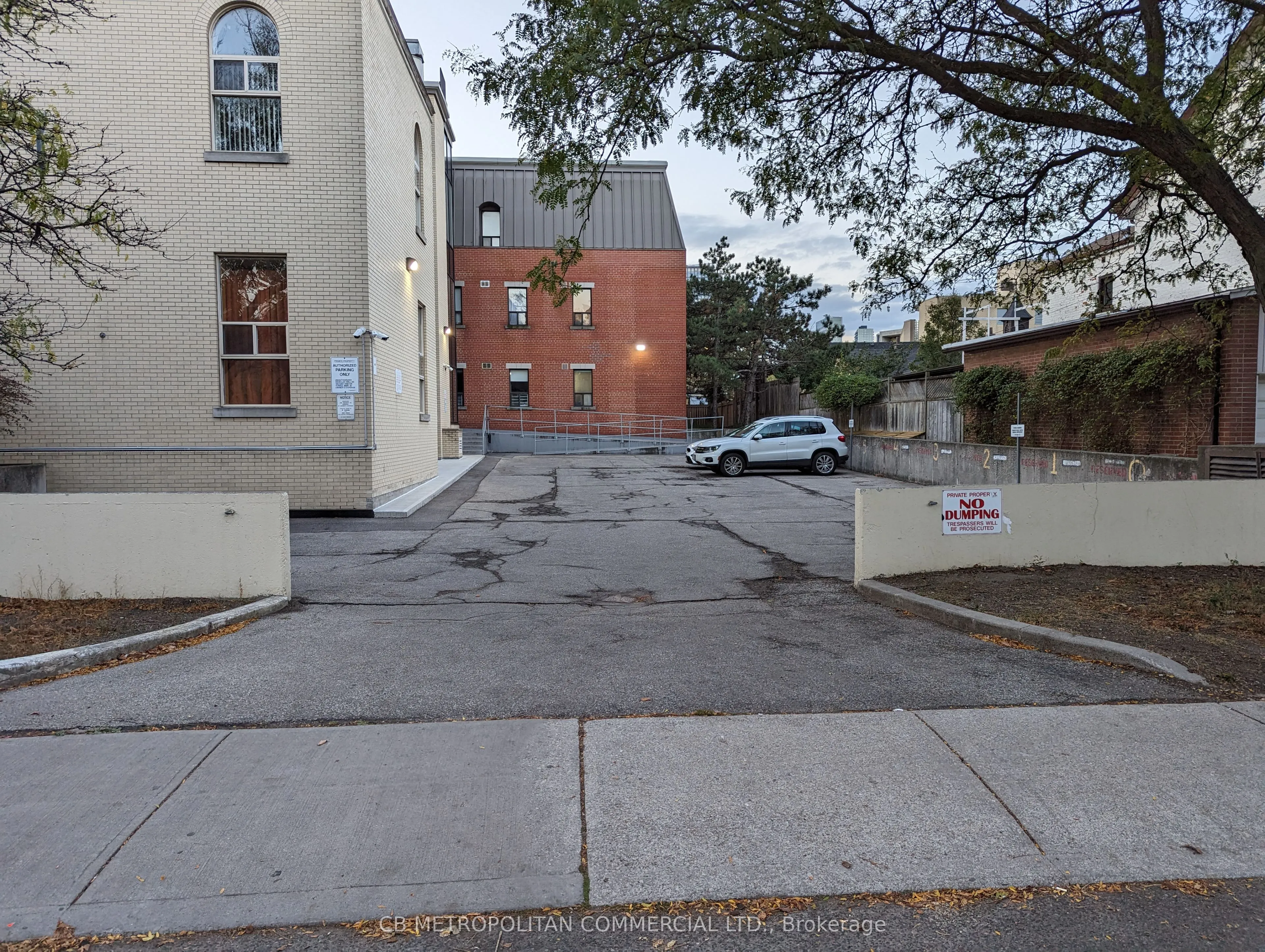 150 Beverley Street, #1