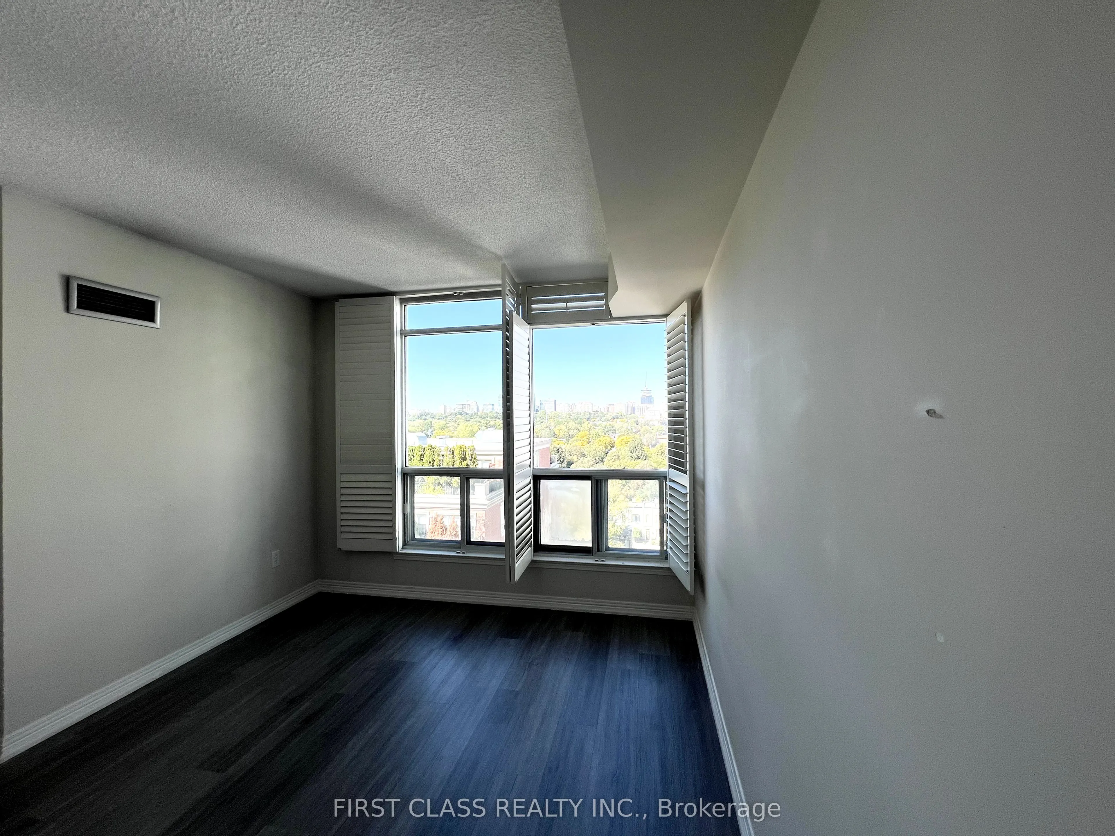 942 Yonge Street, #1010