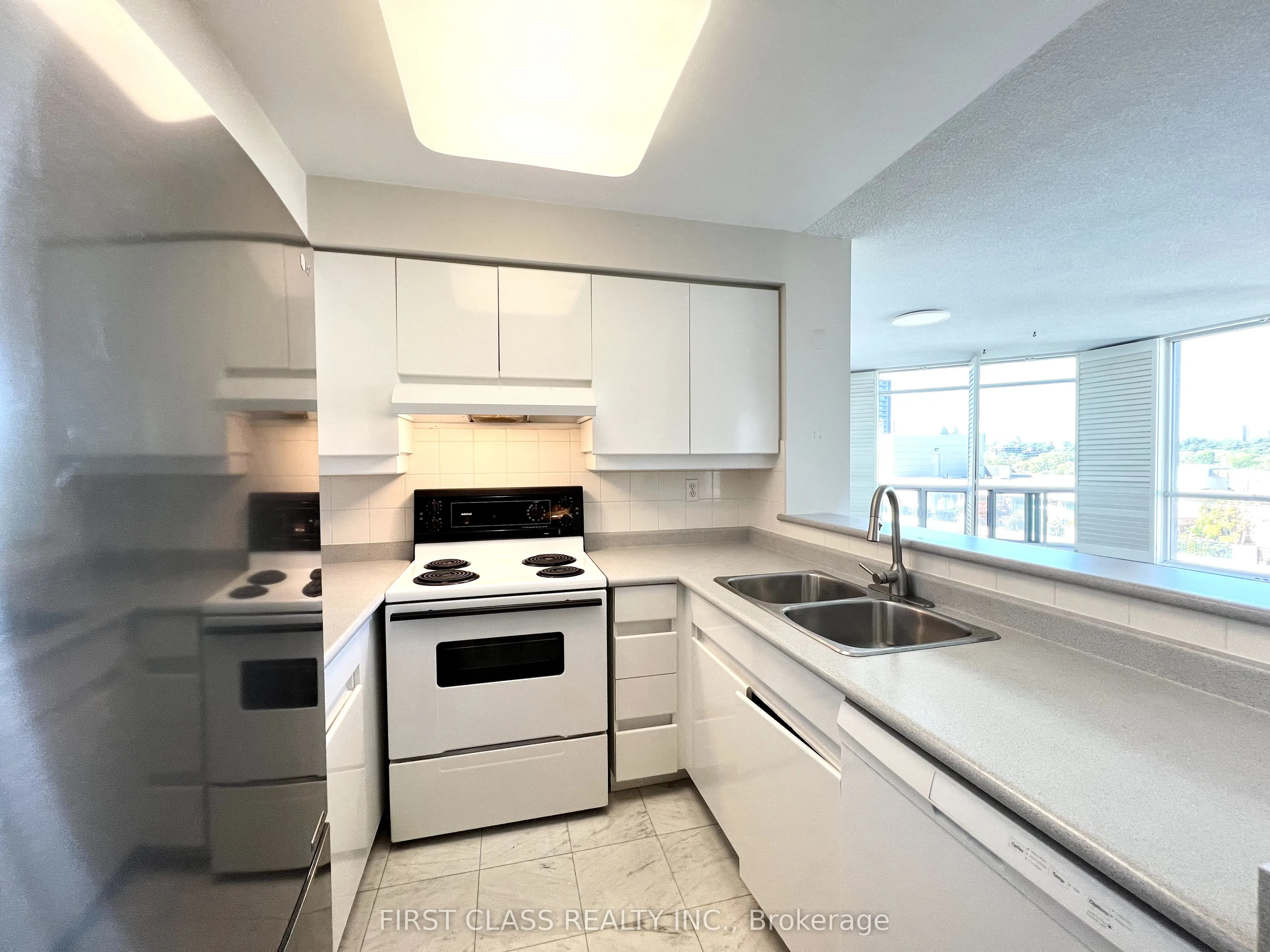 942 Yonge Street, #1010