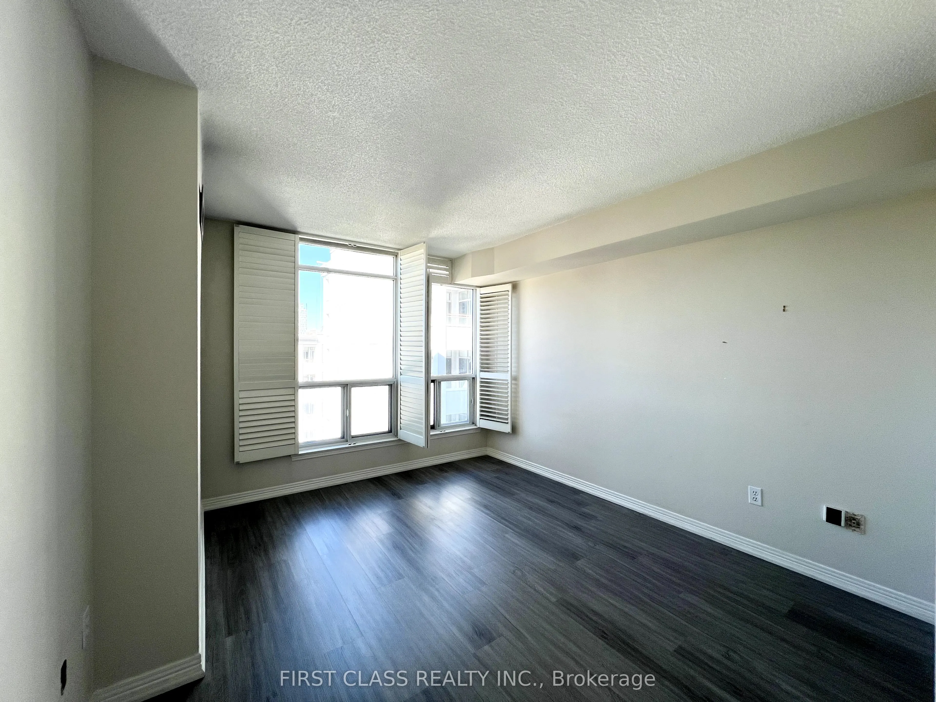 942 Yonge Street, #1010