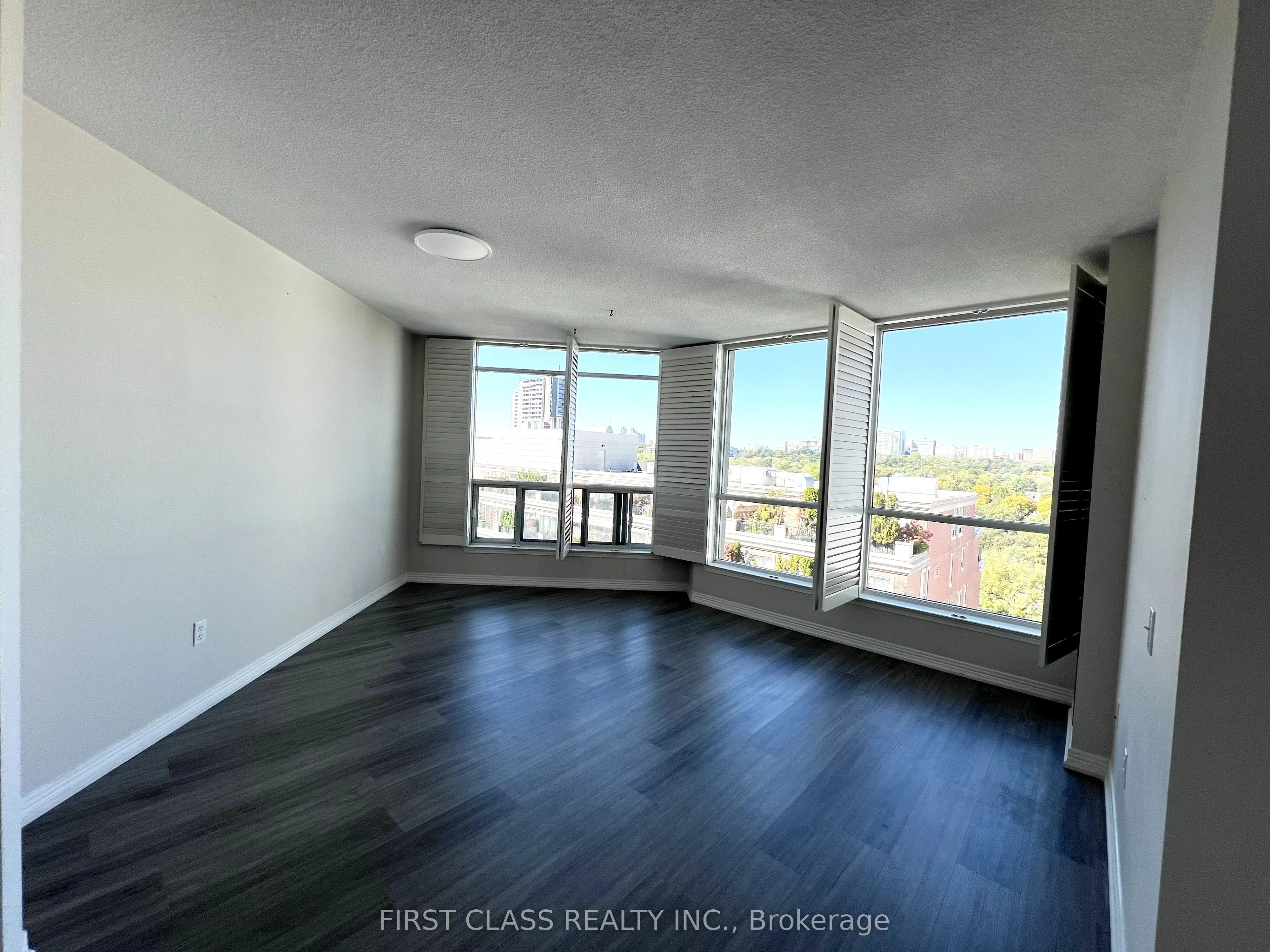 942 Yonge Street, #1010