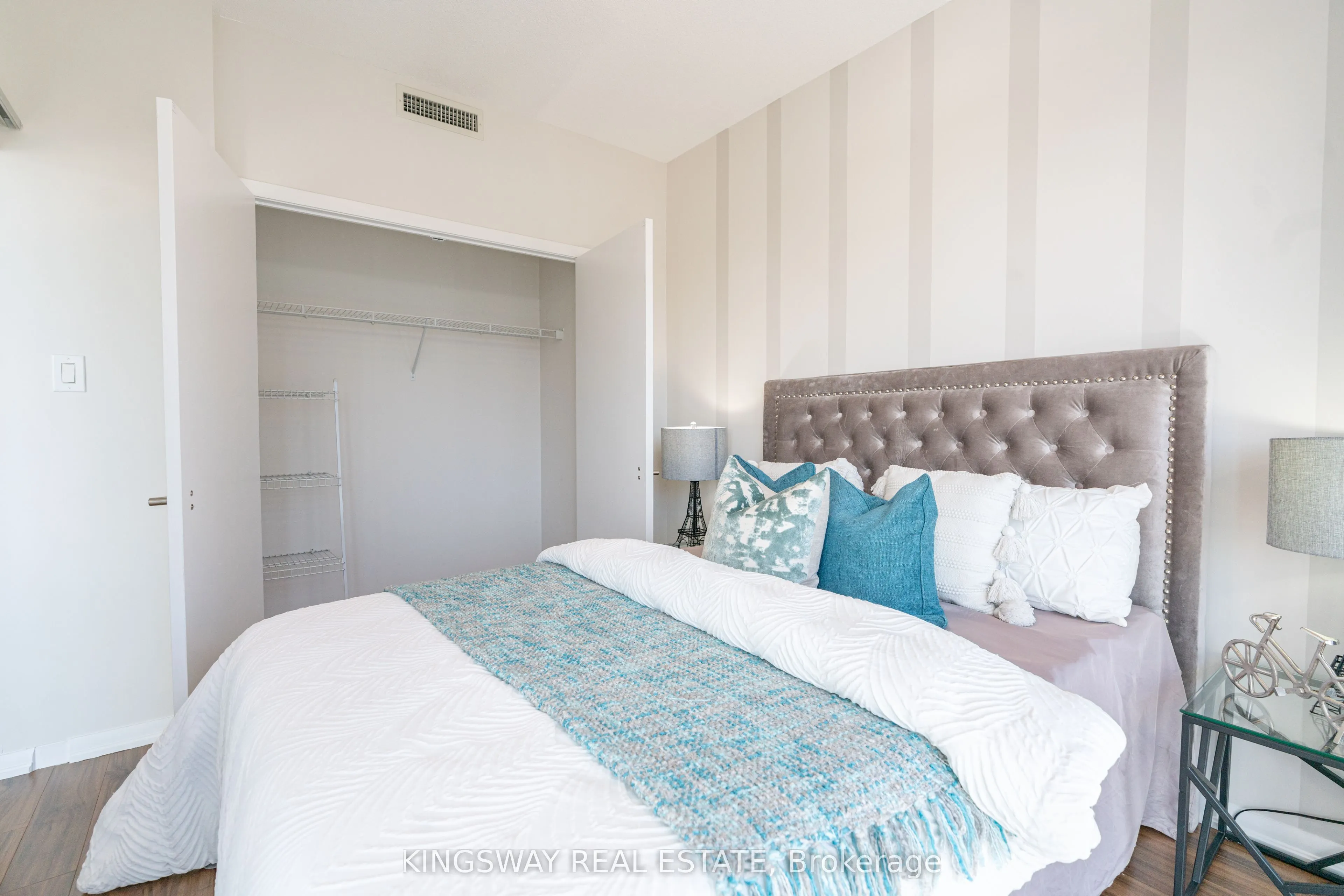 38 Grenville Street, #2706
