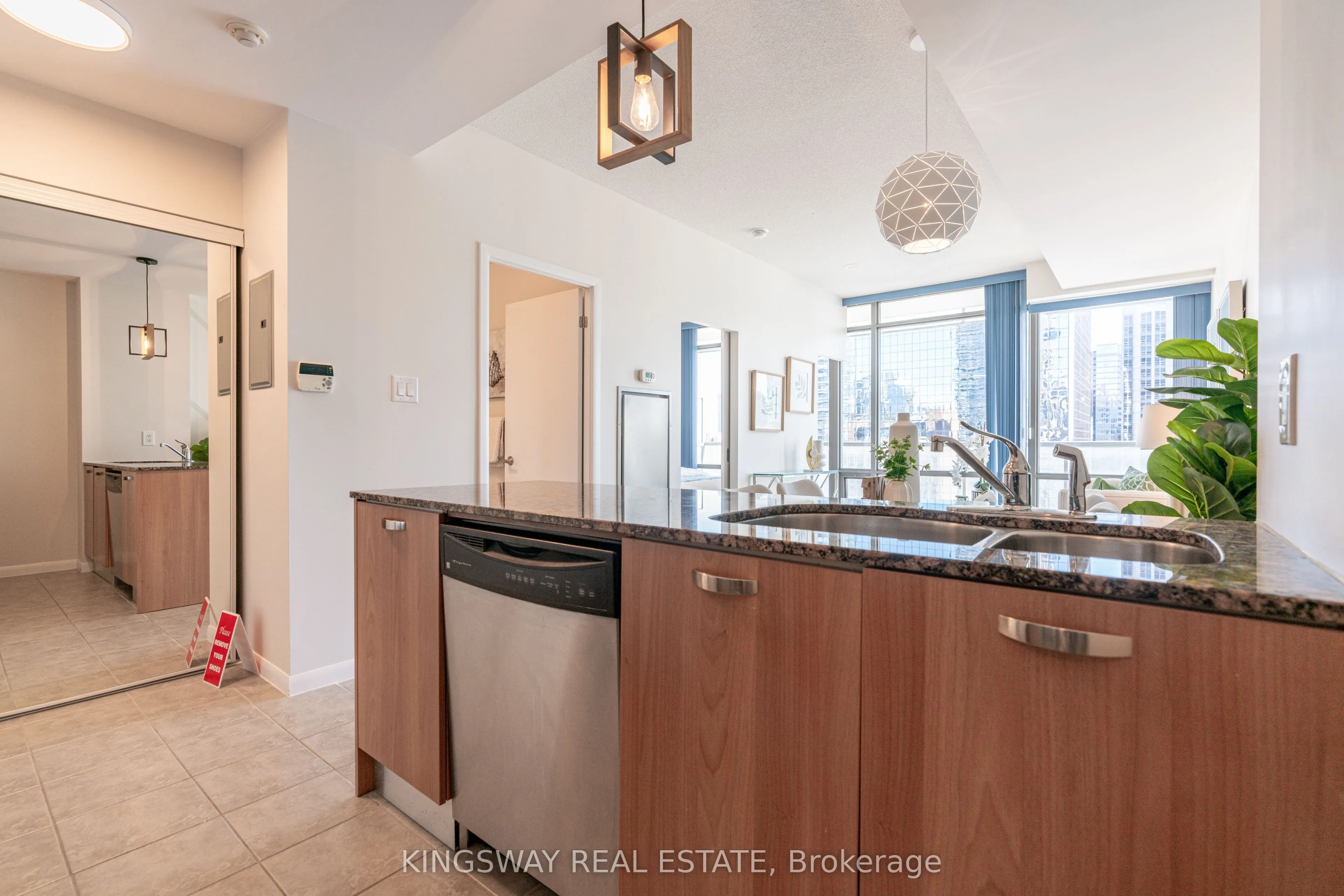 38 Grenville Street, #2706