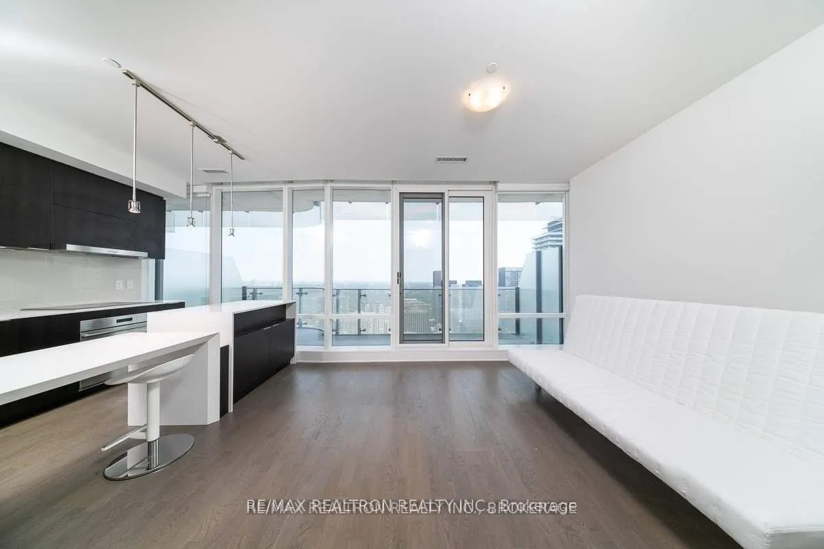 1 Bloor Street E, #4202