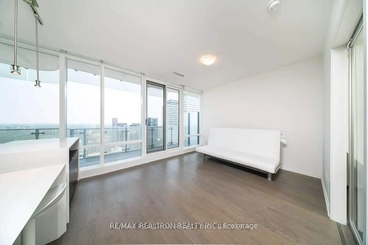1 Bloor Street E, #4202