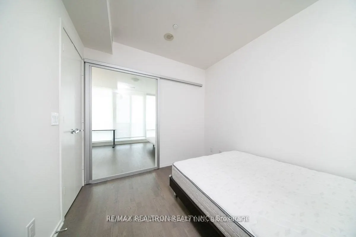 1 Bloor Street E, #4202