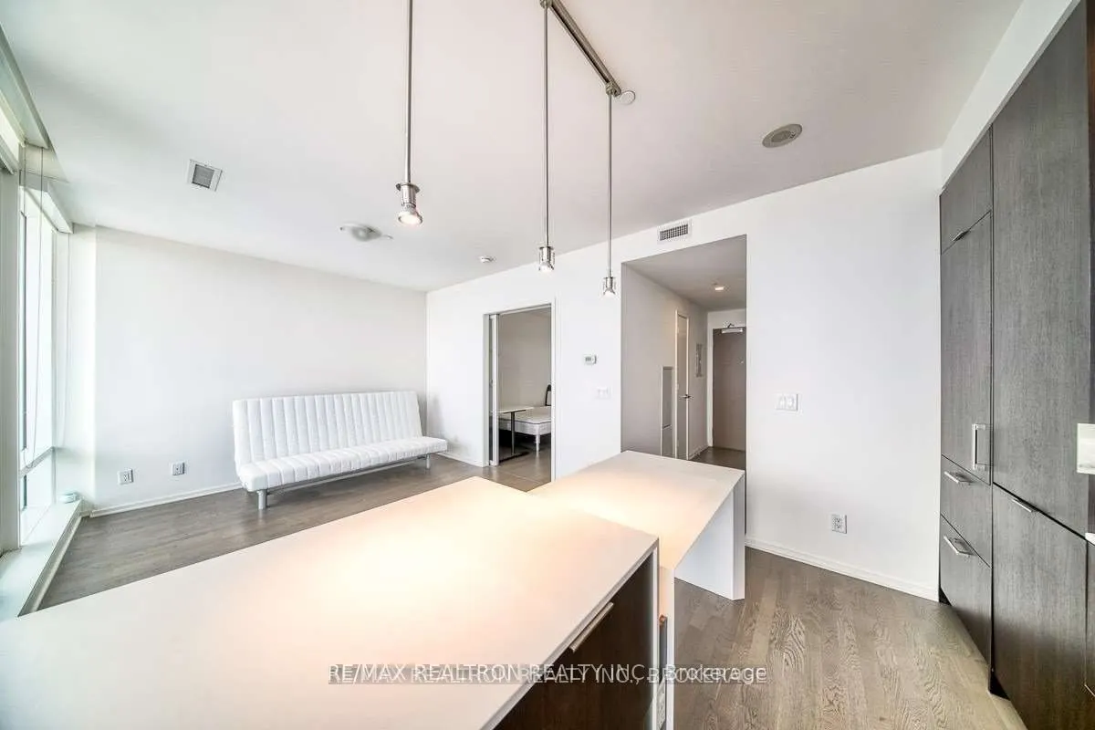 1 Bloor Street E, #4202