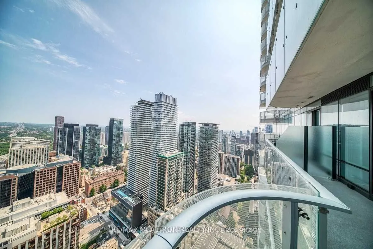 1 Bloor Street E, #4202