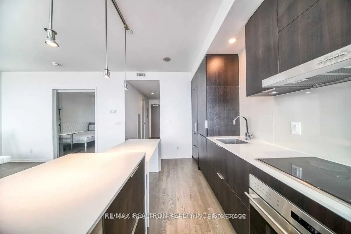 1 Bloor Street E, #4202