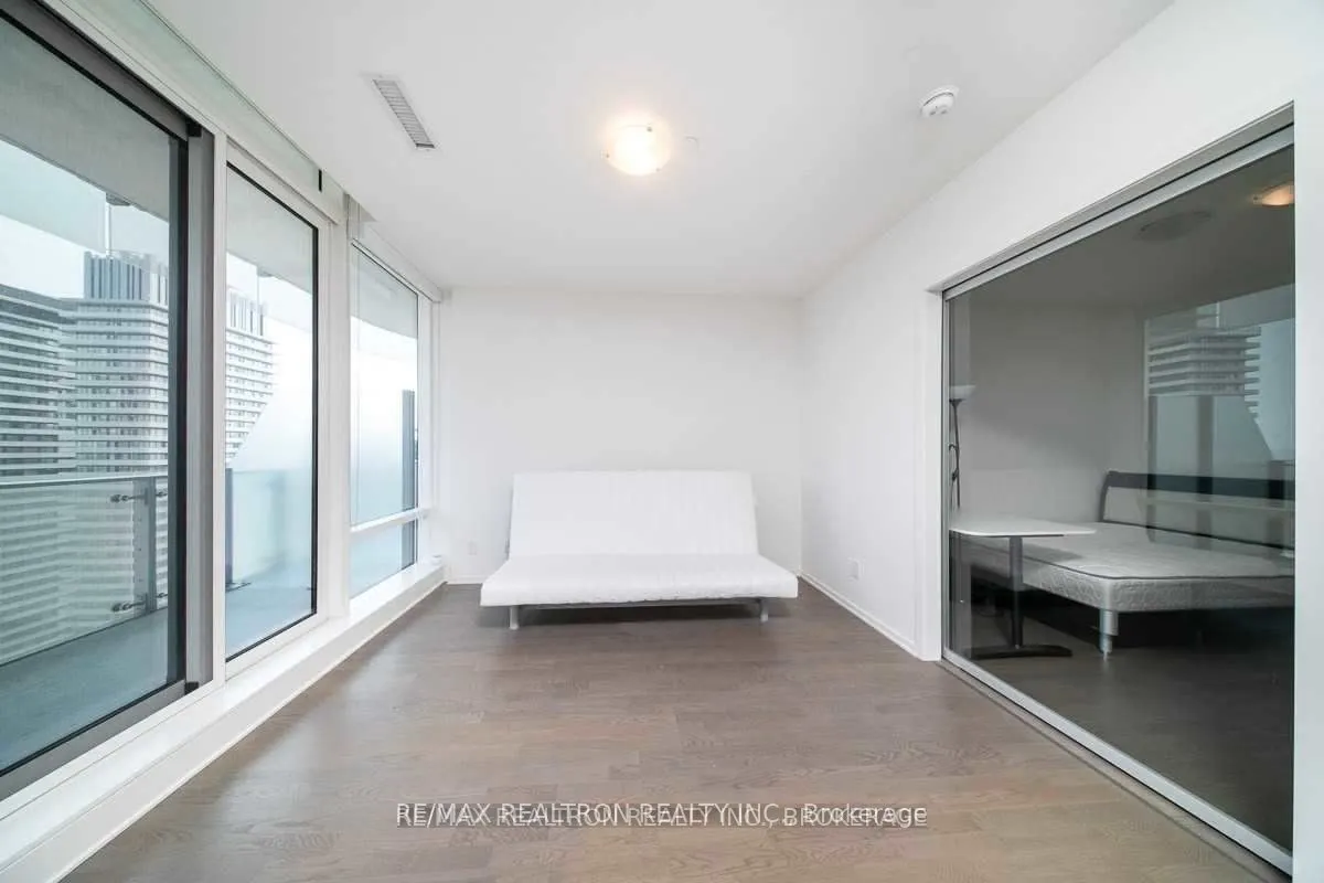 1 Bloor Street E, #4202