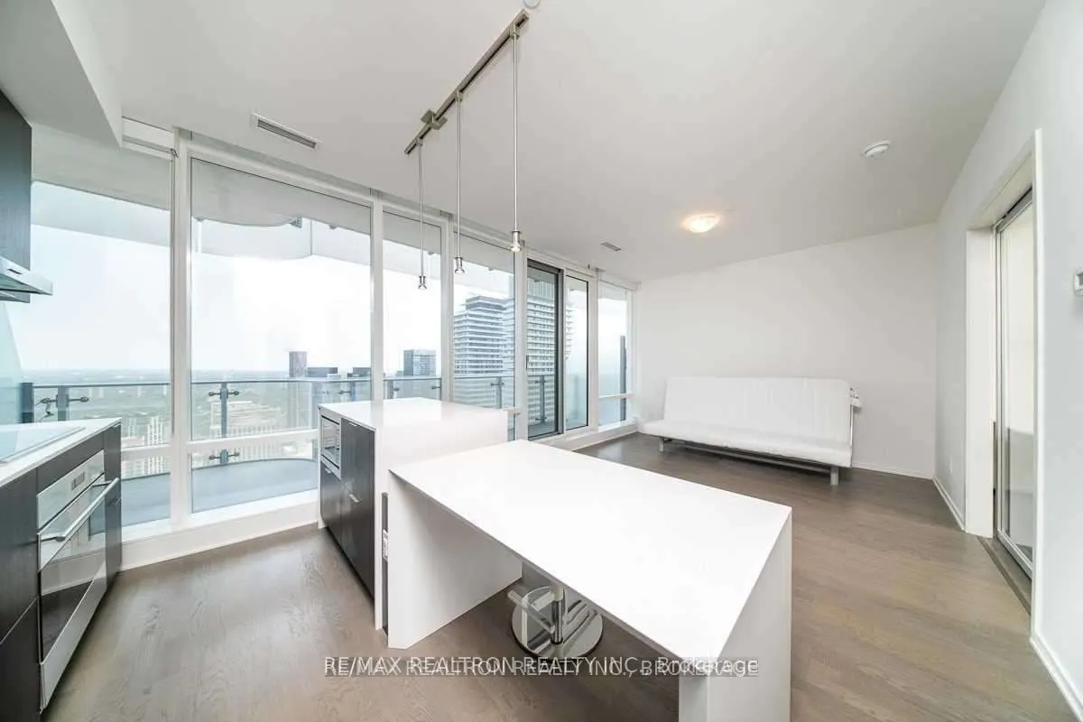 1 Bloor Street E, #4202
