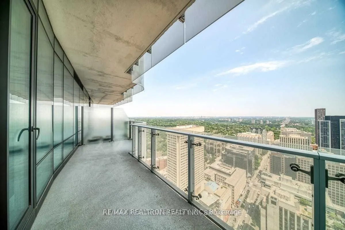 1 Bloor Street E, #4202