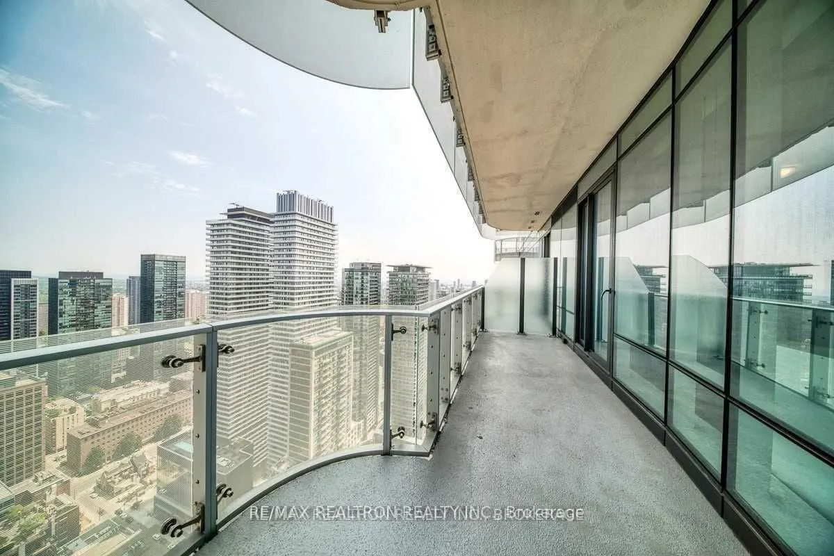 1 Bloor Street E, #4202