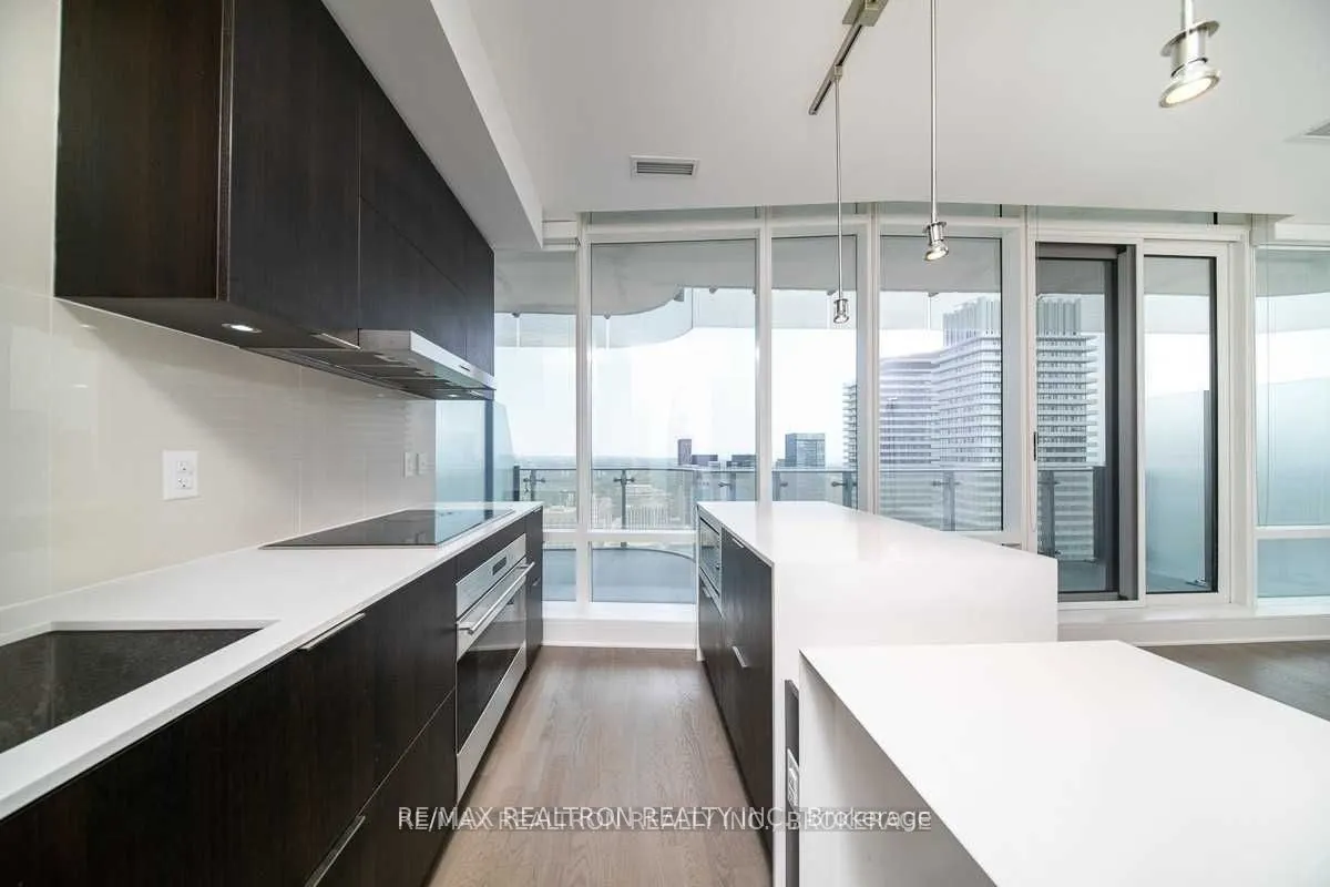 1 Bloor Street E, #4202