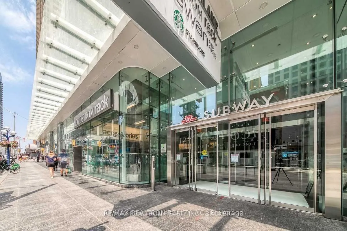 1 Bloor Street E, #4202