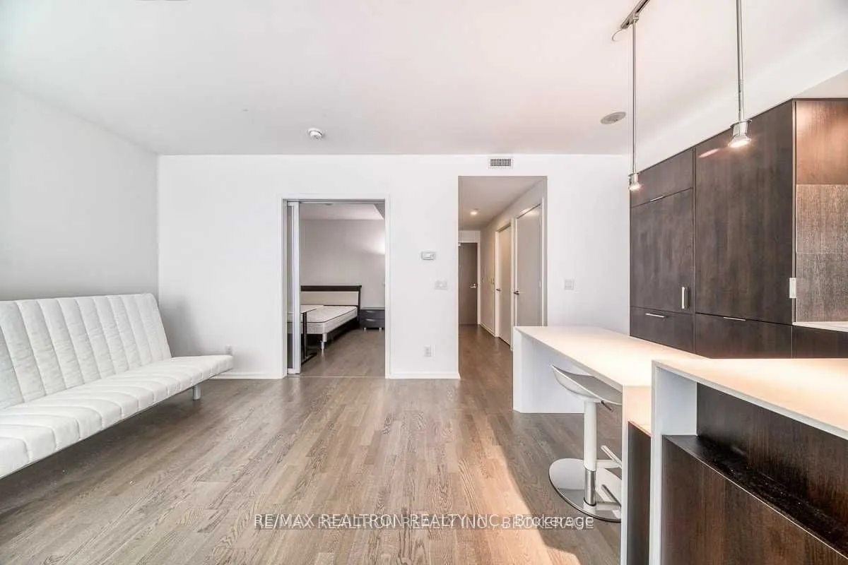 1 Bloor Street E, #4202