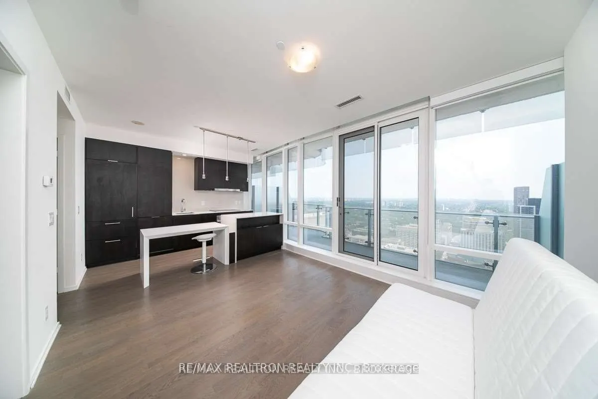 1 Bloor Street E, #4202