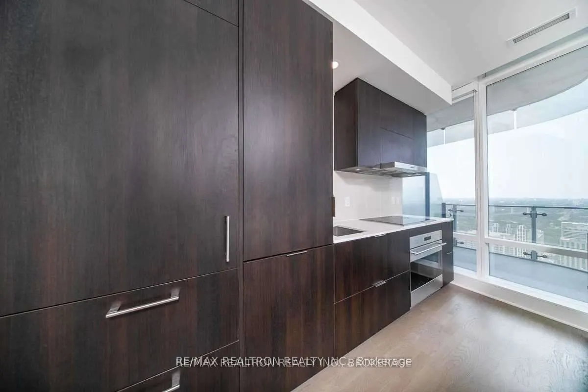 1 Bloor Street E, #4202