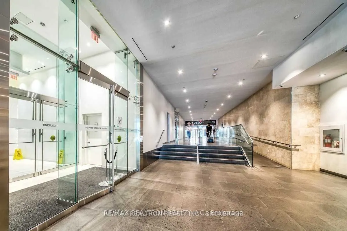 1 Bloor Street E, #4202