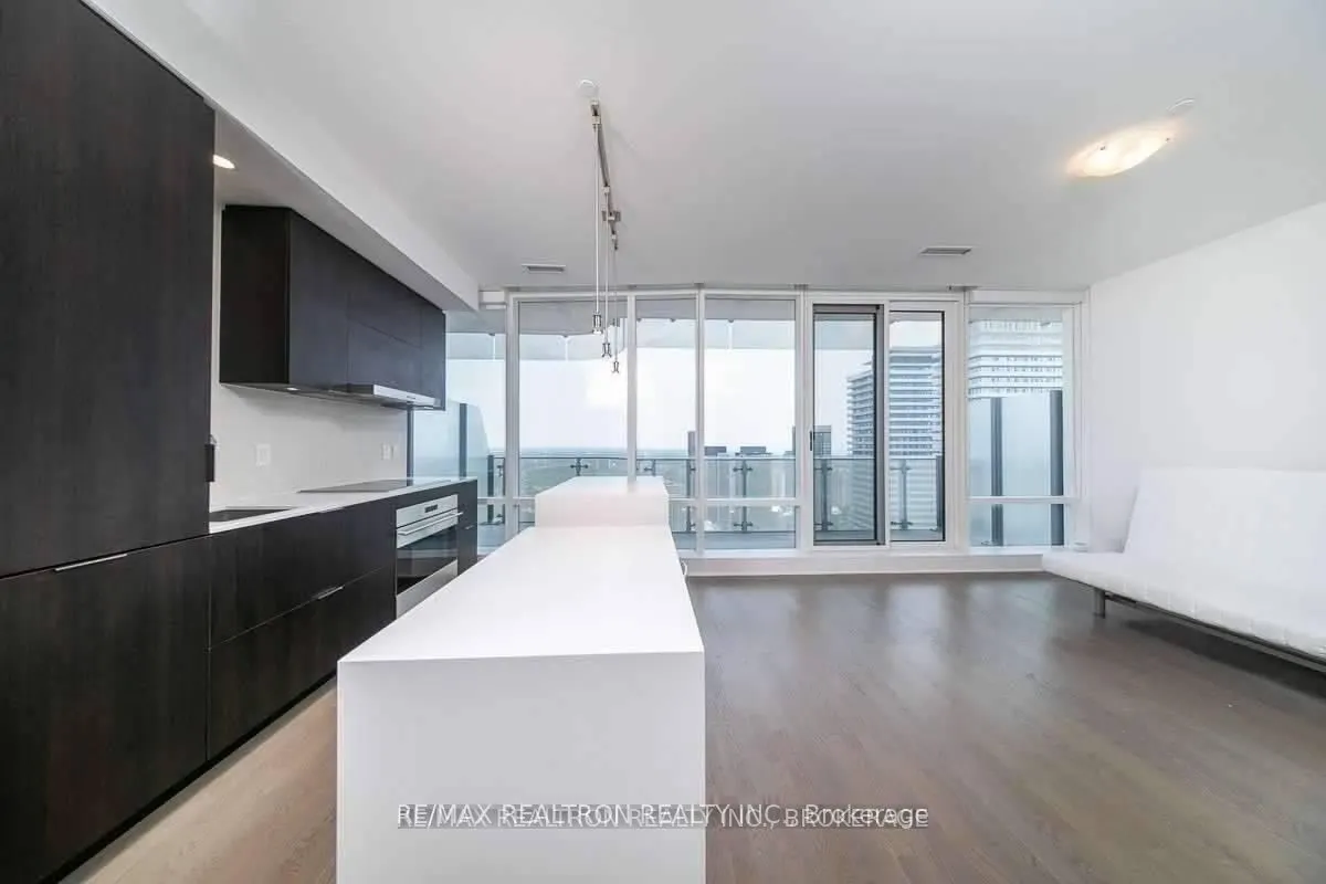 1 Bloor Street E, #4202