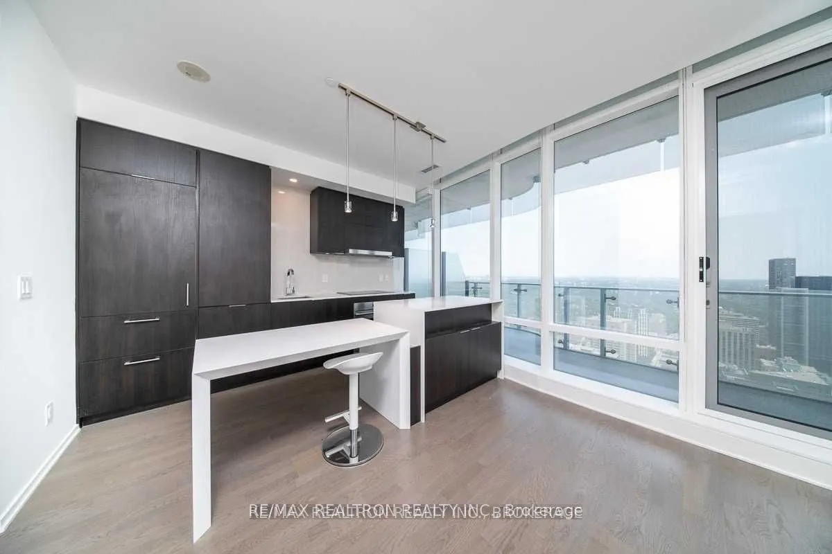 1 Bloor Street E, #4202