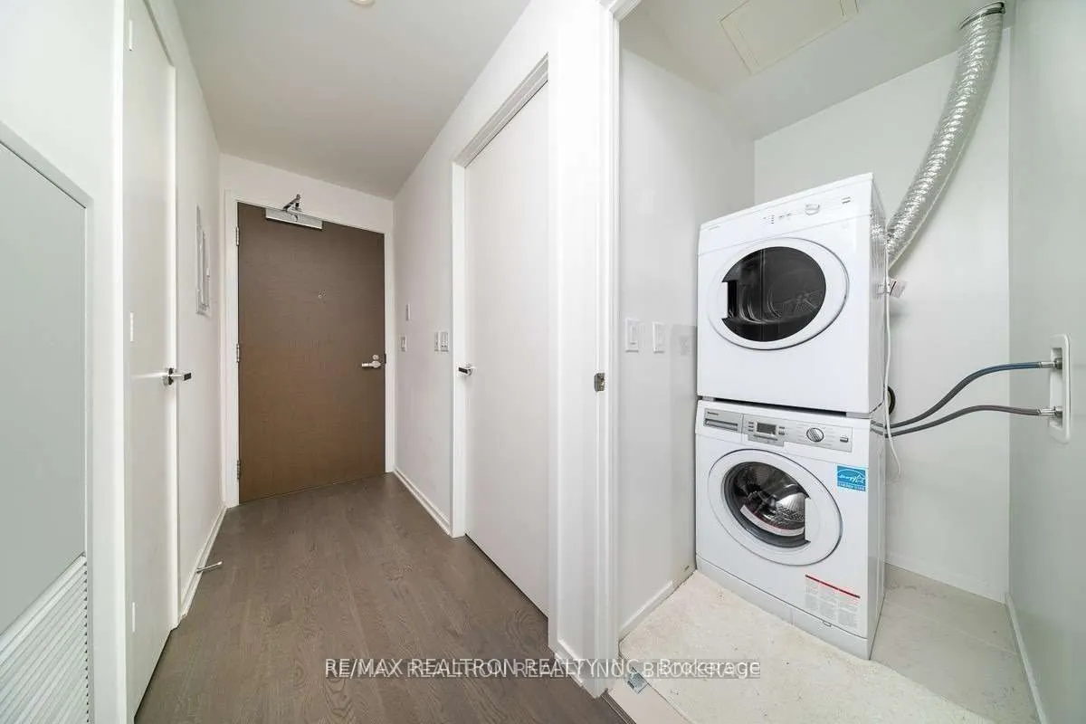 1 Bloor Street E, #4202