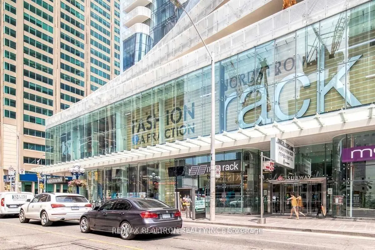 1 Bloor Street E, #4202