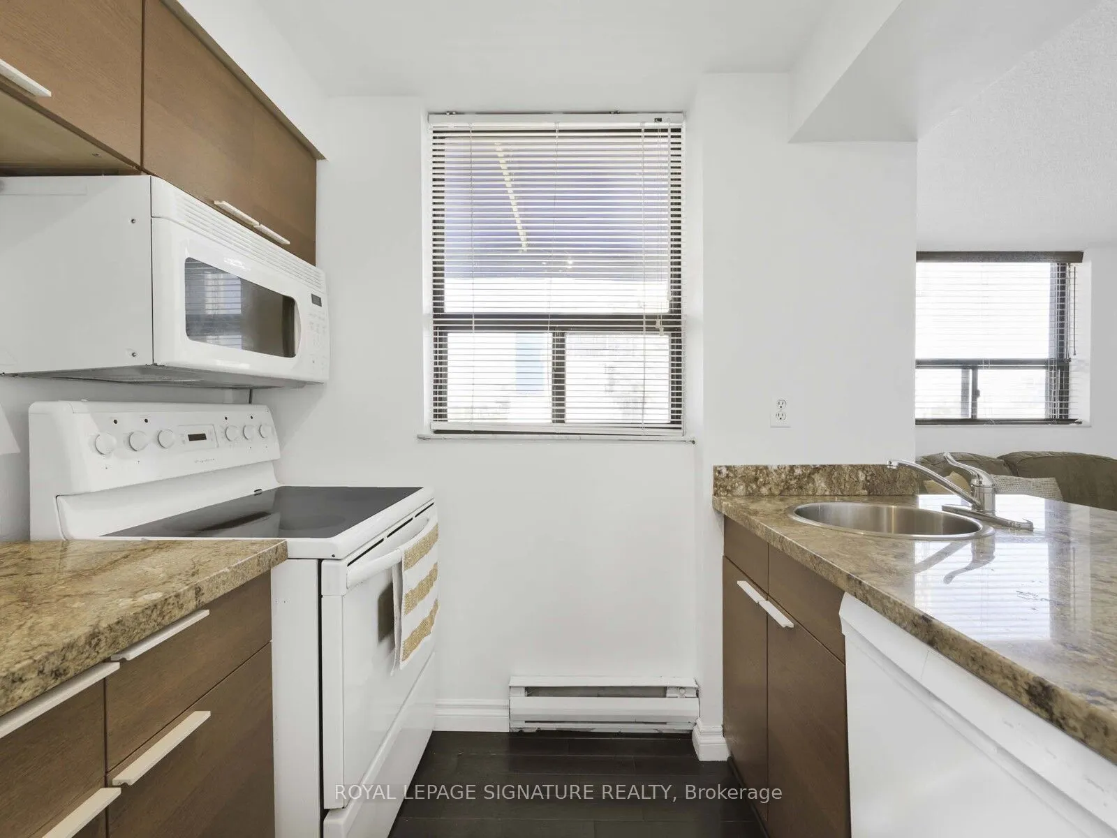 105 Mc Caul Street, #901