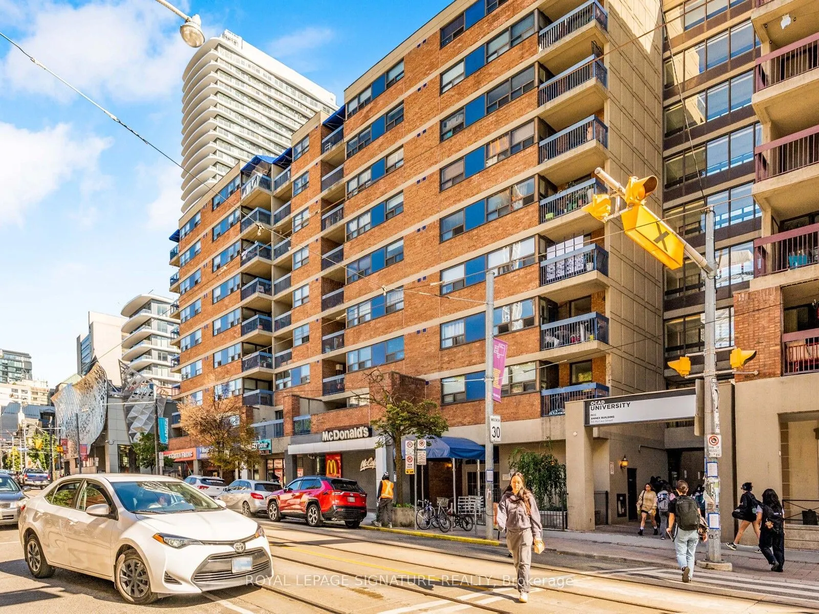 105 Mc Caul Street, #901