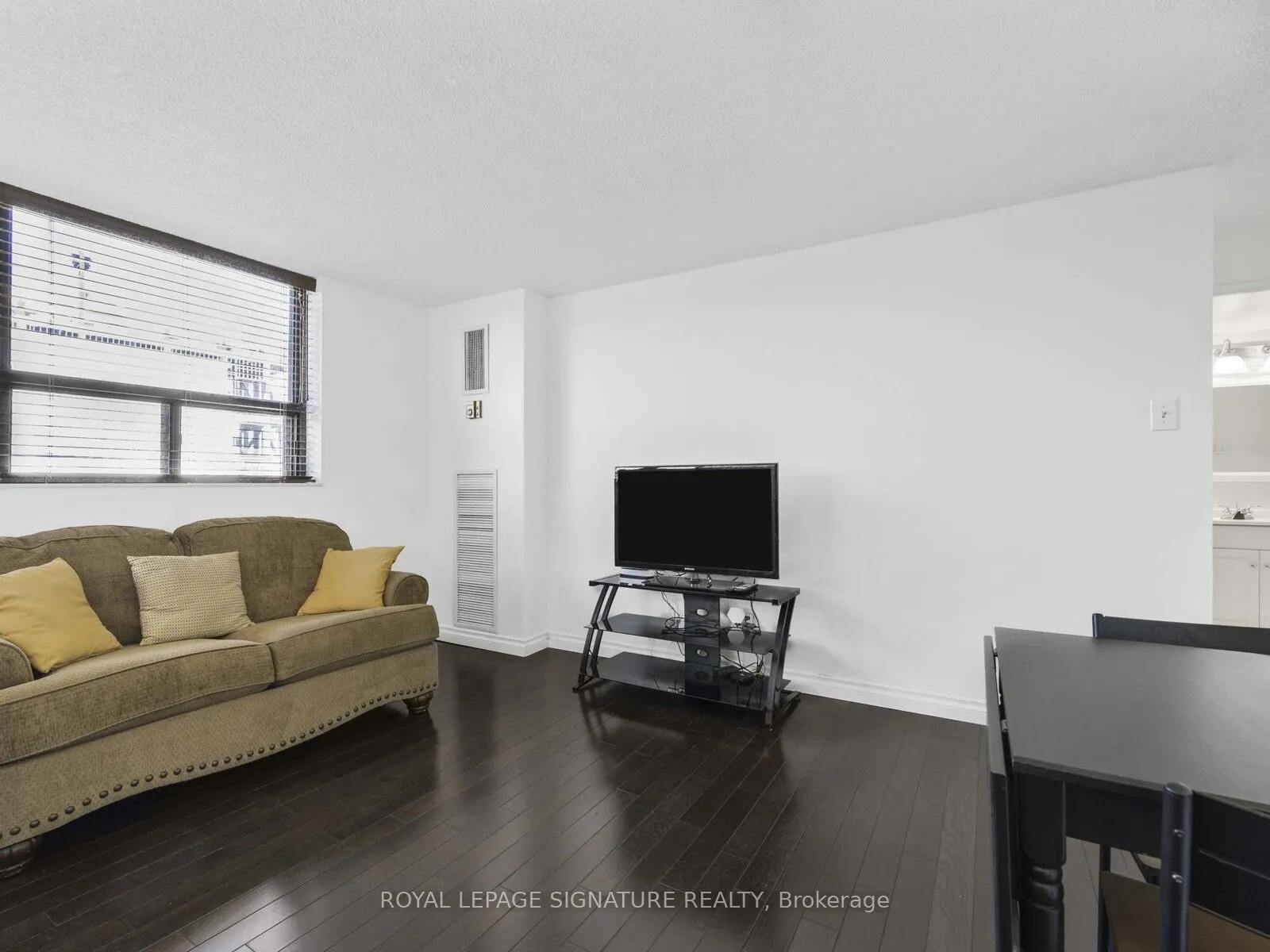 105 Mc Caul Street, #901