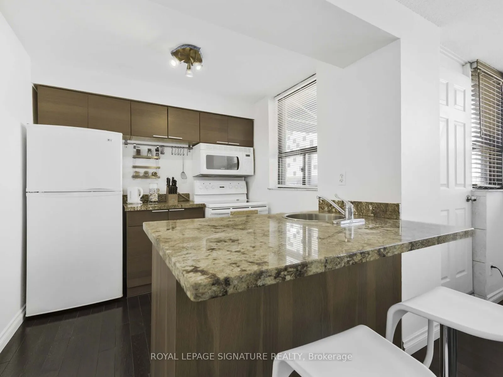 105 Mc Caul Street, #901