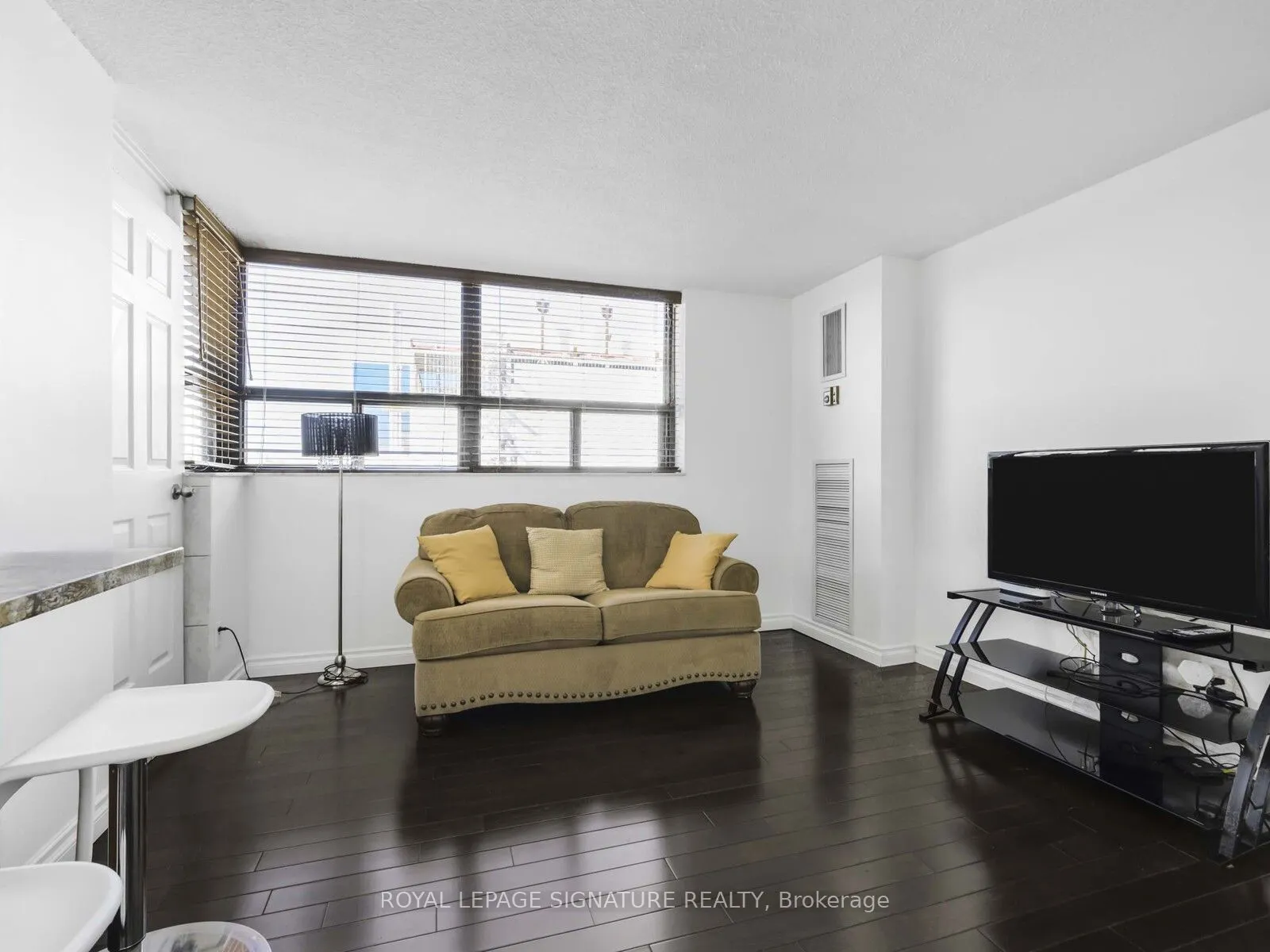 105 Mc Caul Street, #901
