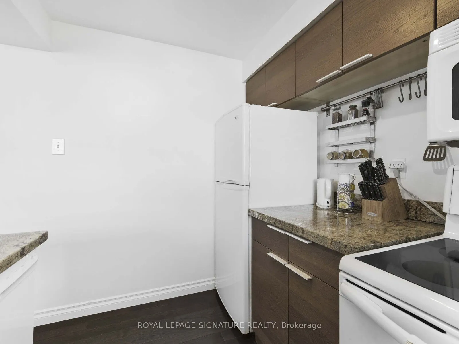 105 Mc Caul Street, #901