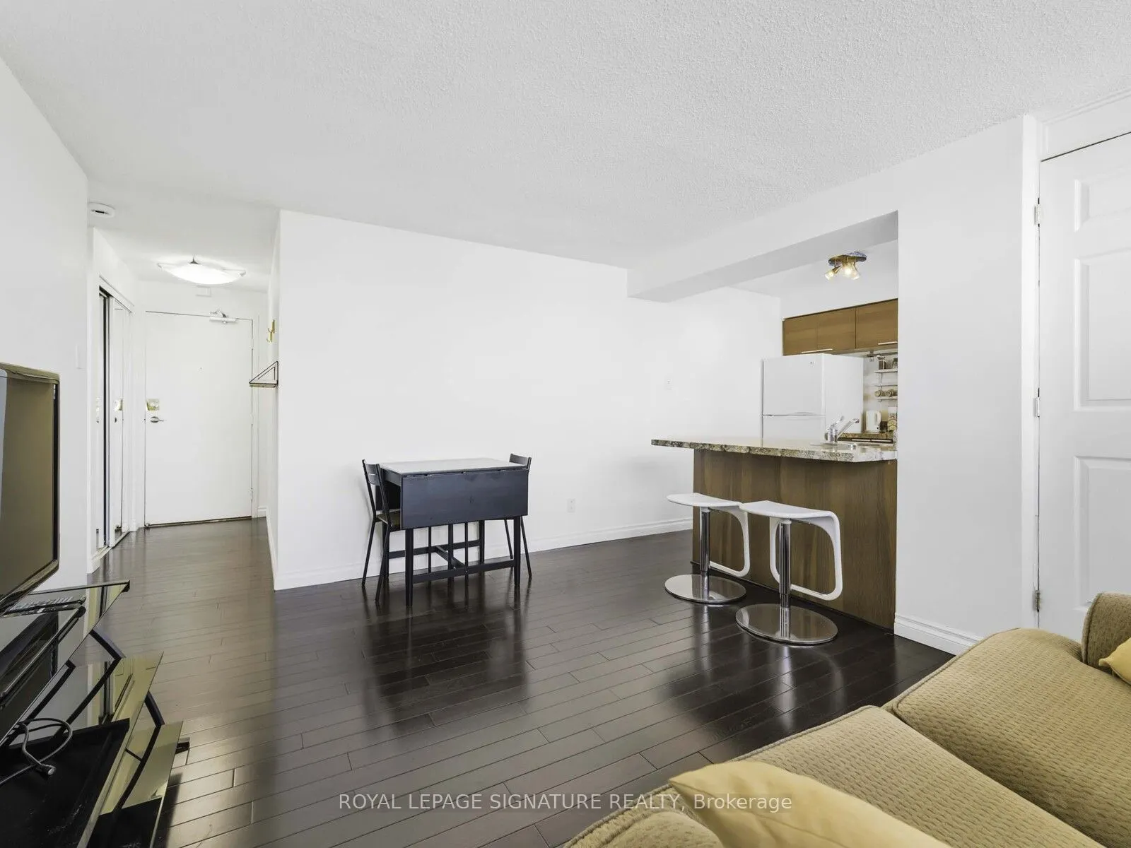105 Mc Caul Street, #901