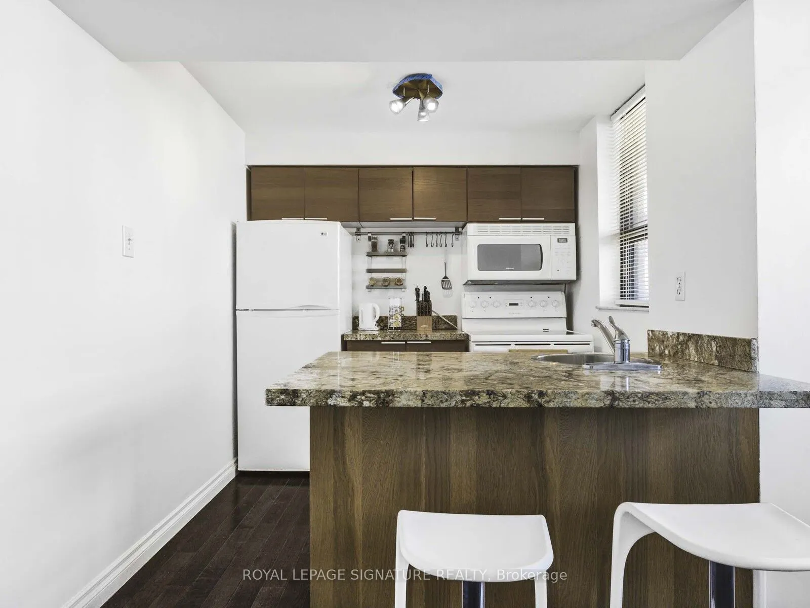 105 Mc Caul Street, #901