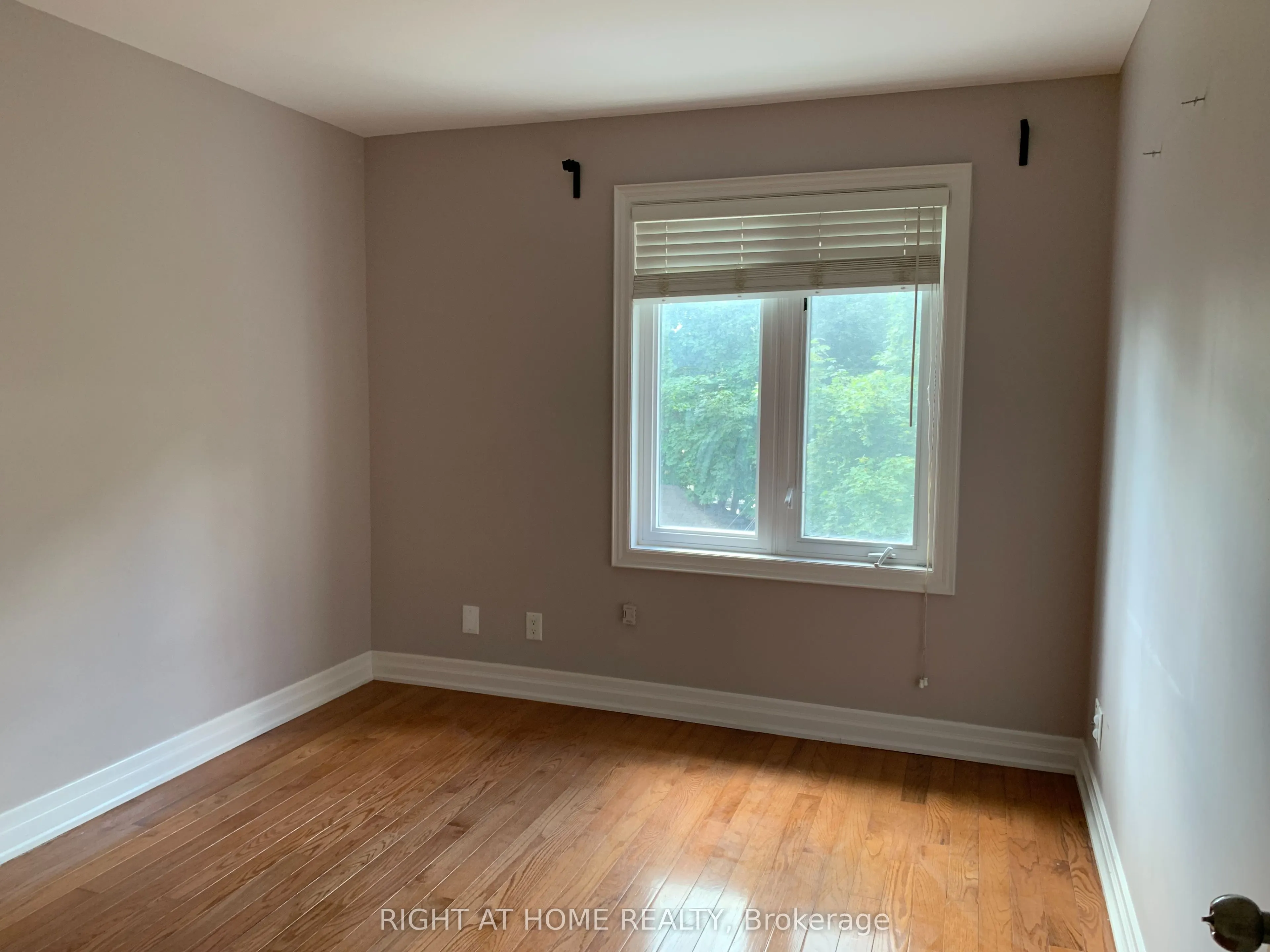 497 Broadway Avenue