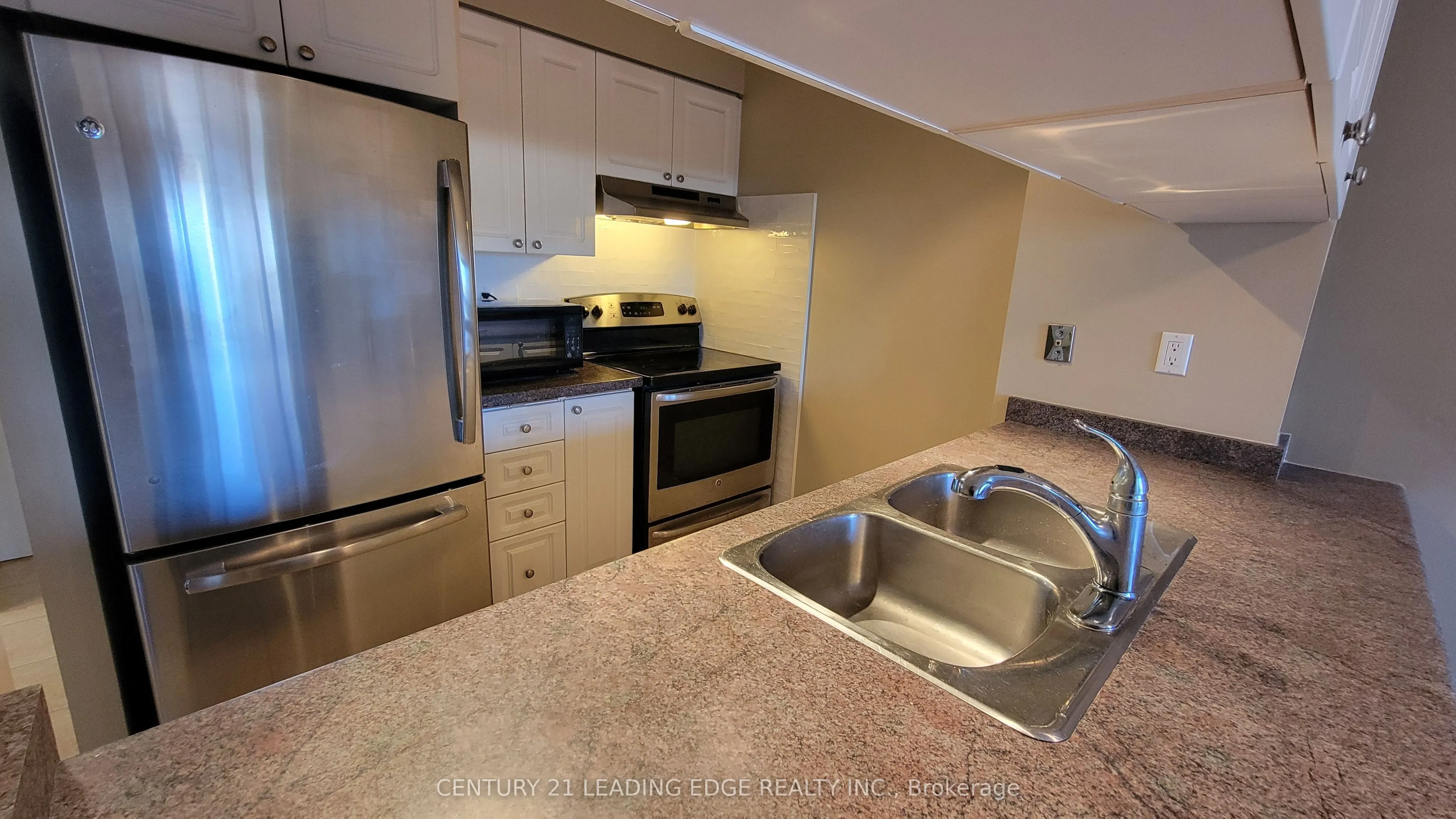 887 Bay Street, #1002