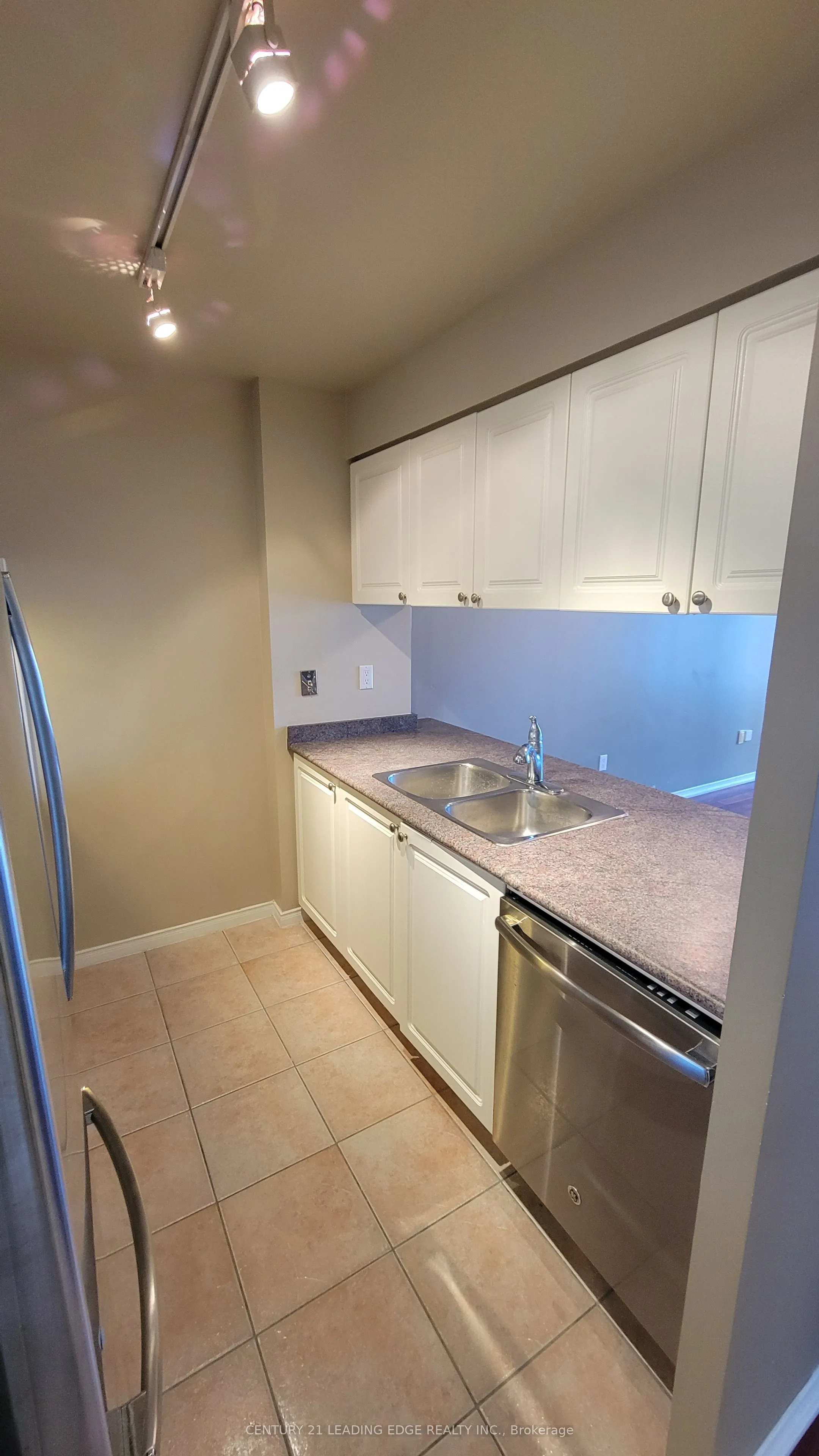 887 Bay Street, #1002