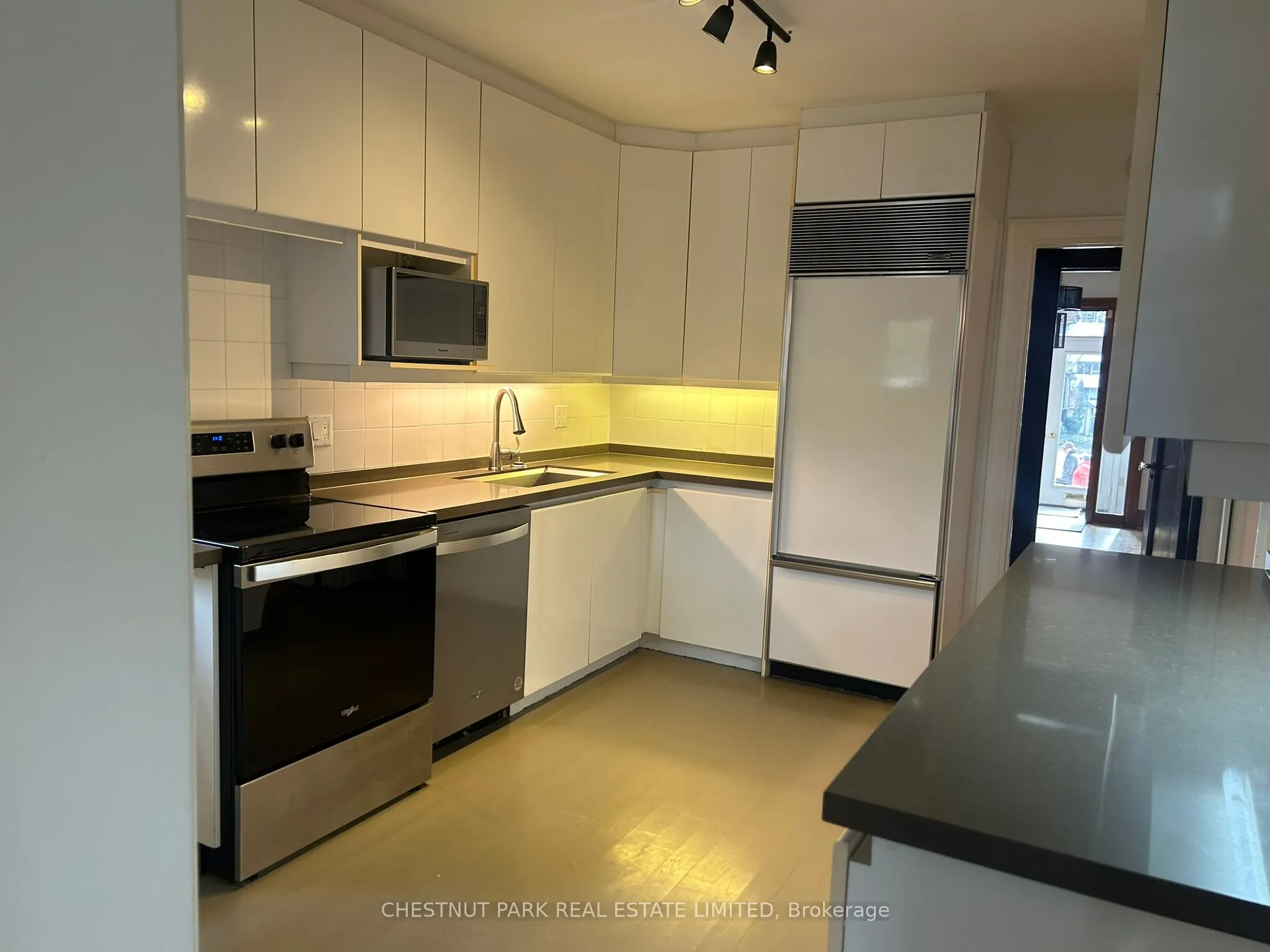 60 Heath Street W