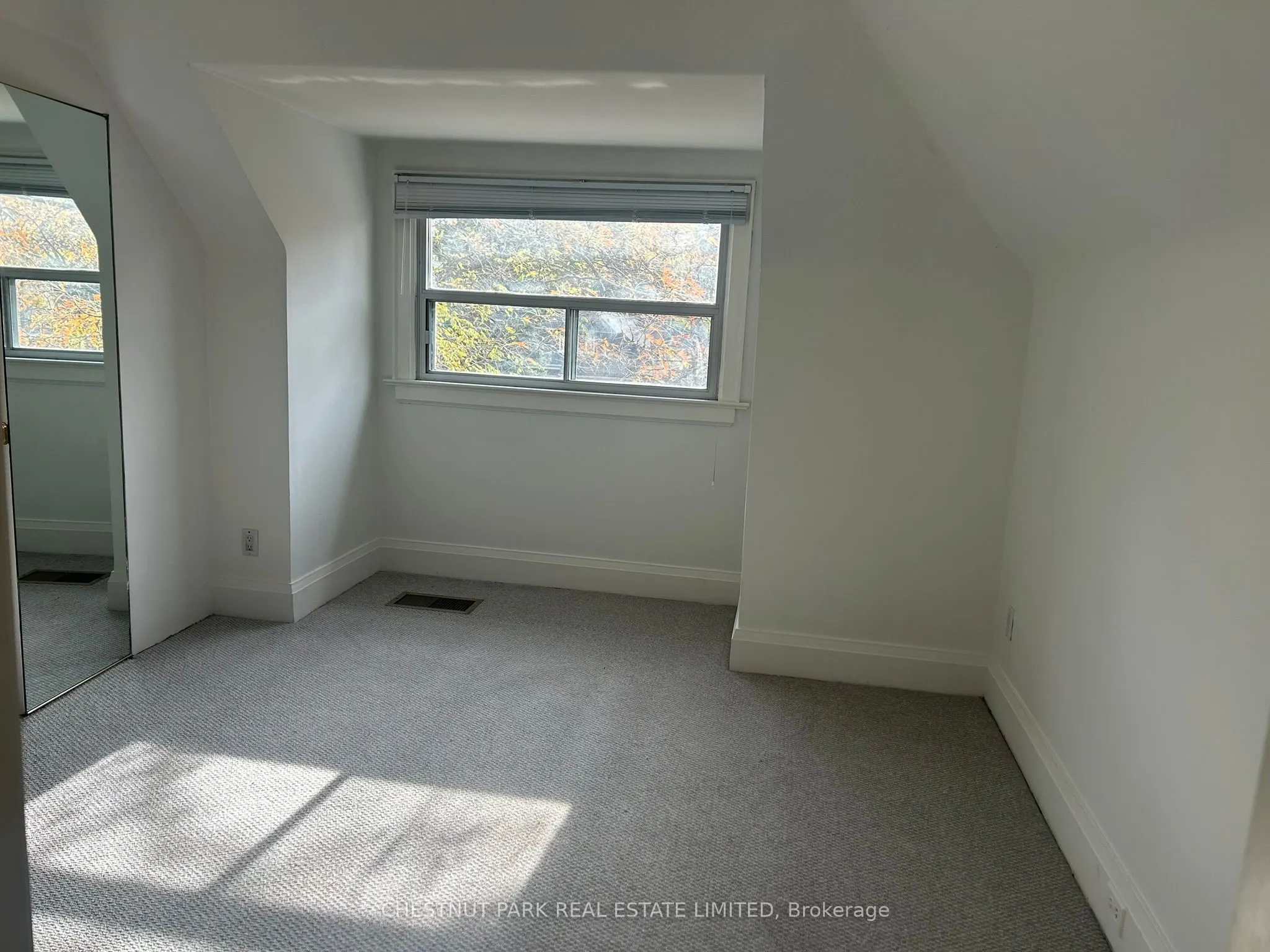 60 Heath Street W